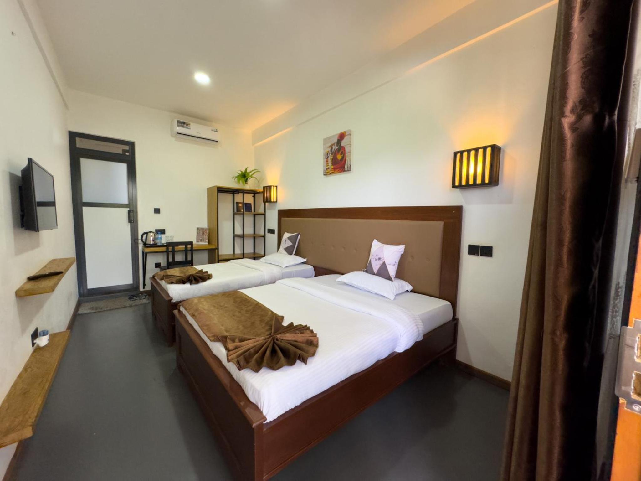 Deluxe Double or Twin Room - Photo 8