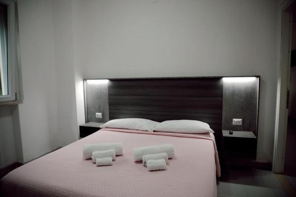 One-Bedroom Apartment (2 Adults) - Fucsia - Photo 6