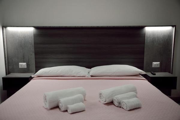 One-Bedroom Apartment (2 Adults) - Fucsia - Photo 4