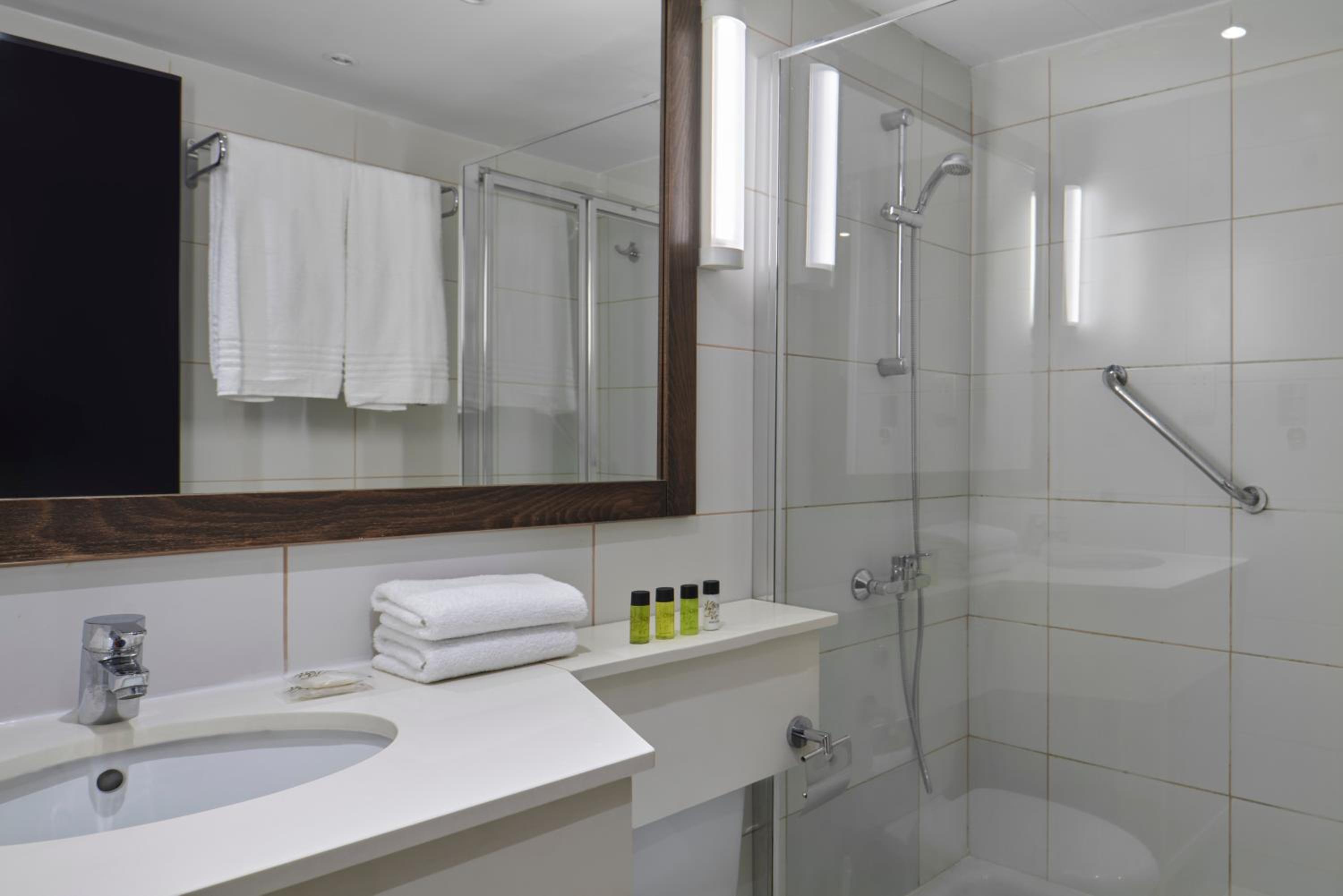 One Bedroom Pool View - Photo 5