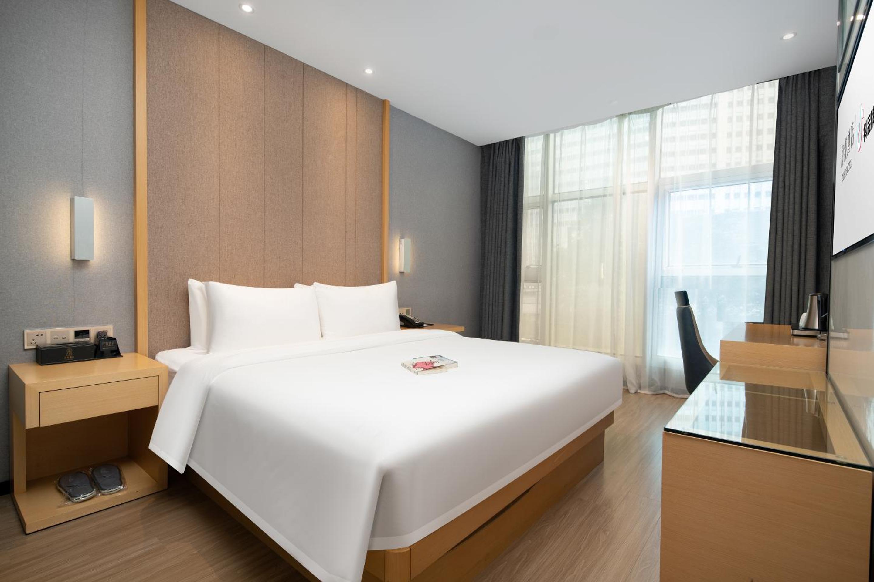 Business Queen Room