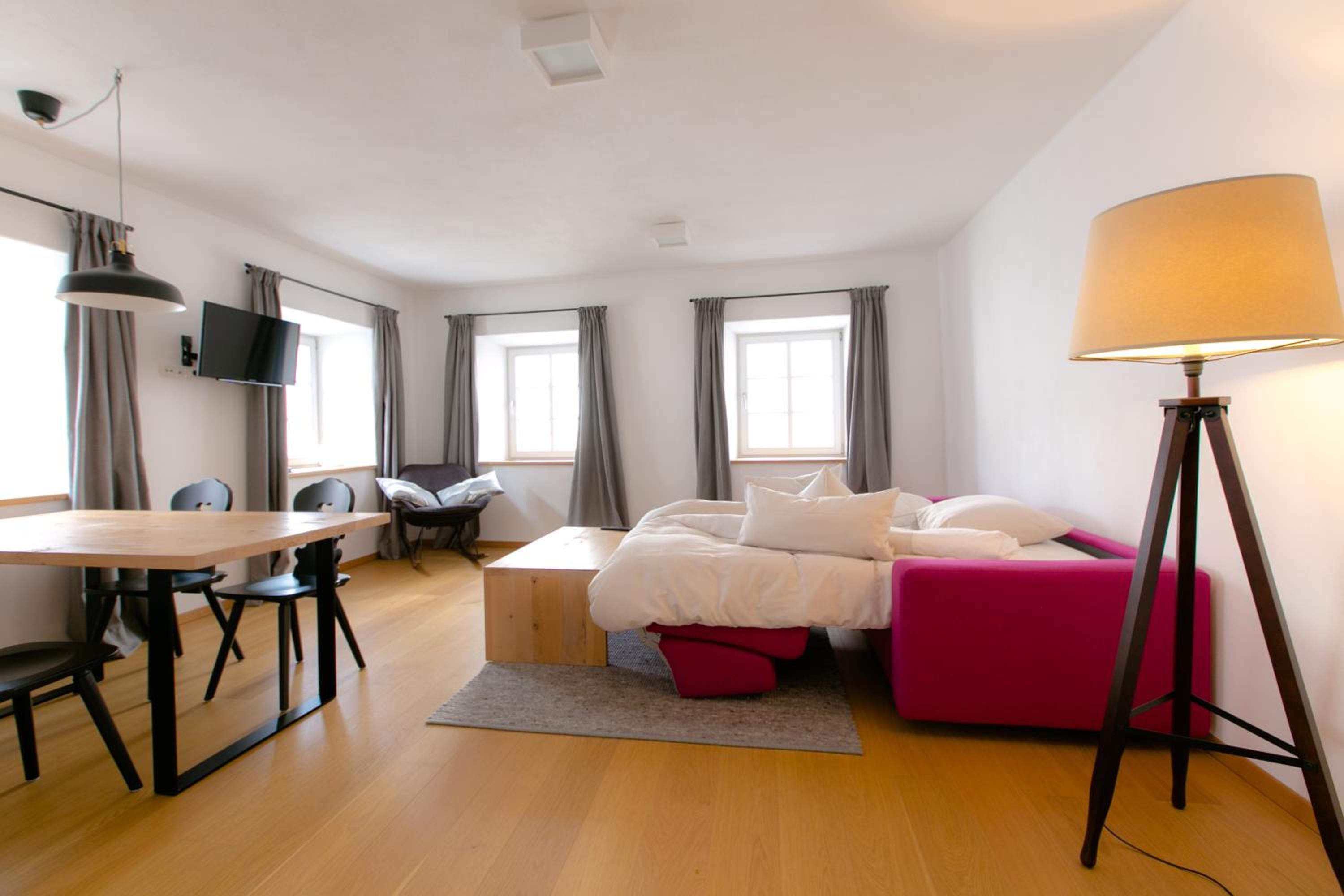 One-Bedroom Apartment photo 2