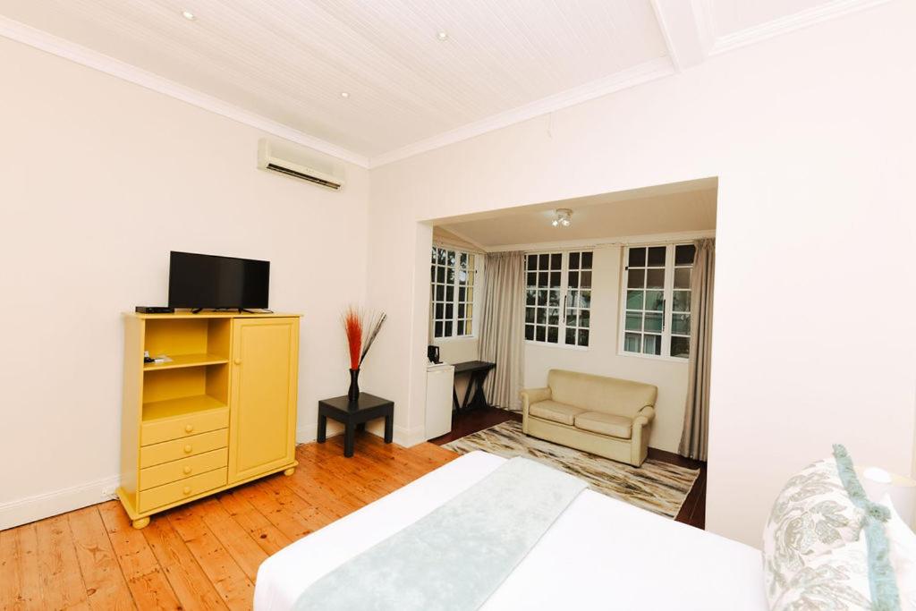 Standard Queen Room photo 3