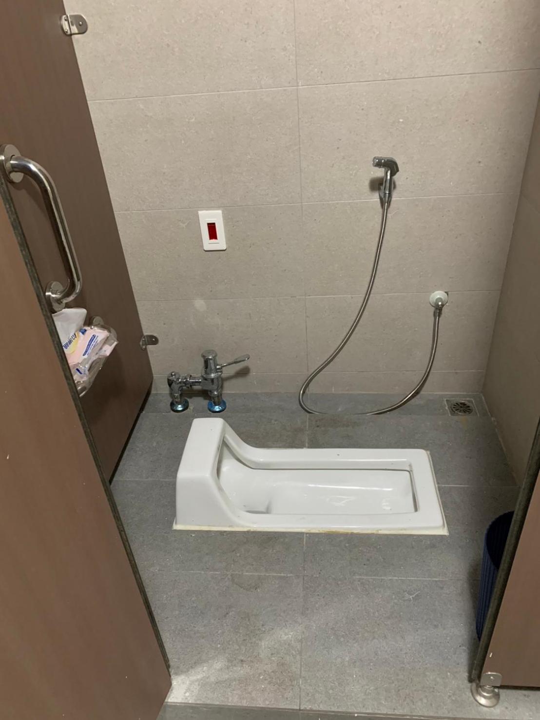 Family Room with Shared Bathroom photo 3