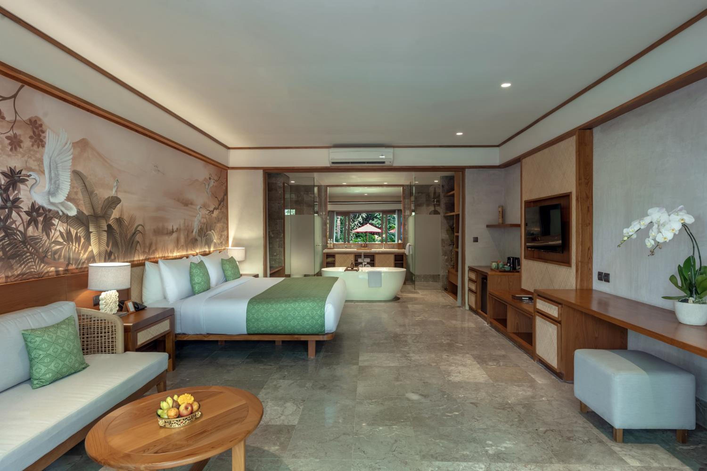 Premier Suite with Free Benefit