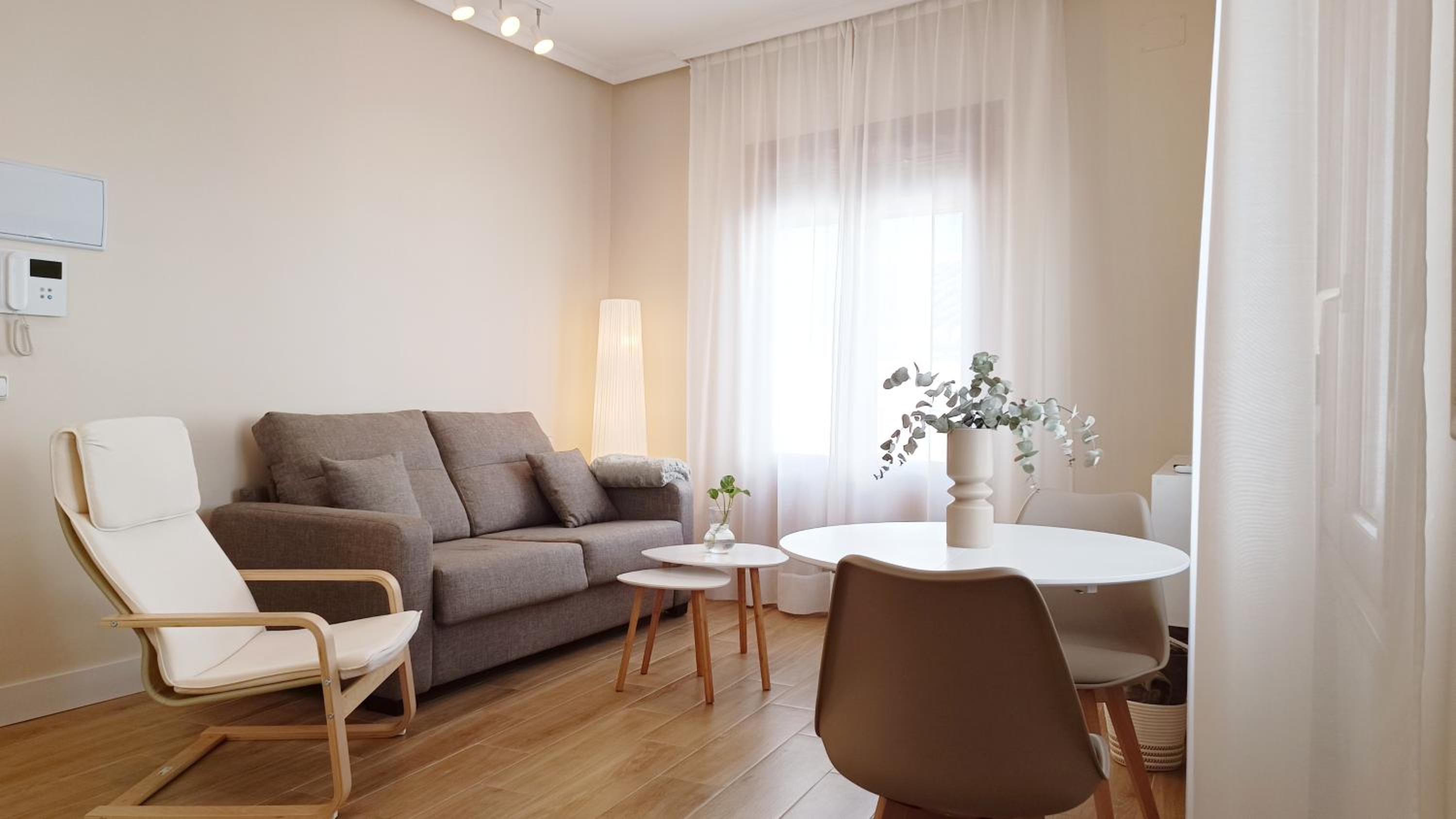 Apartamento con Balcón