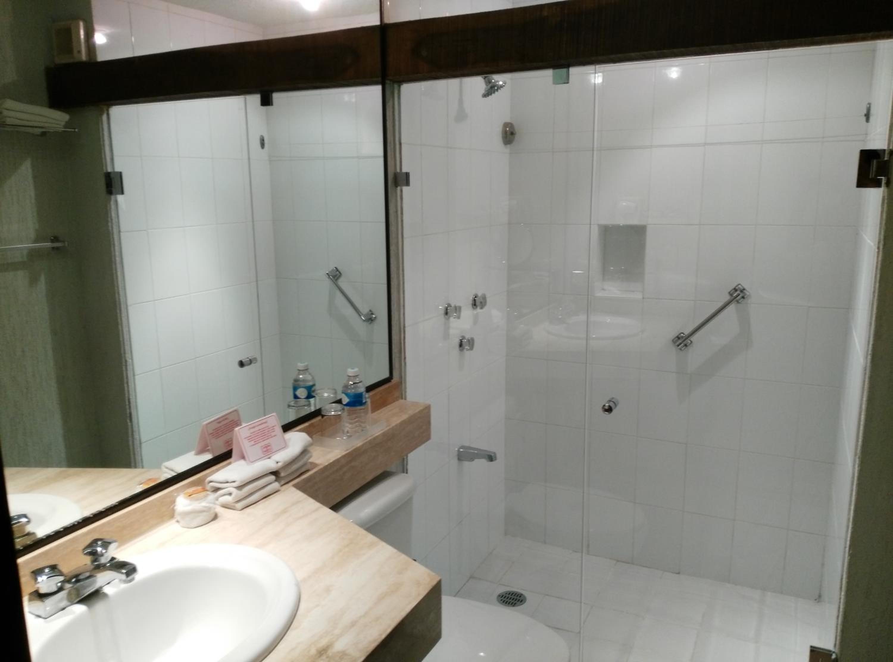Standard Two Double Beds Room - Photo 3