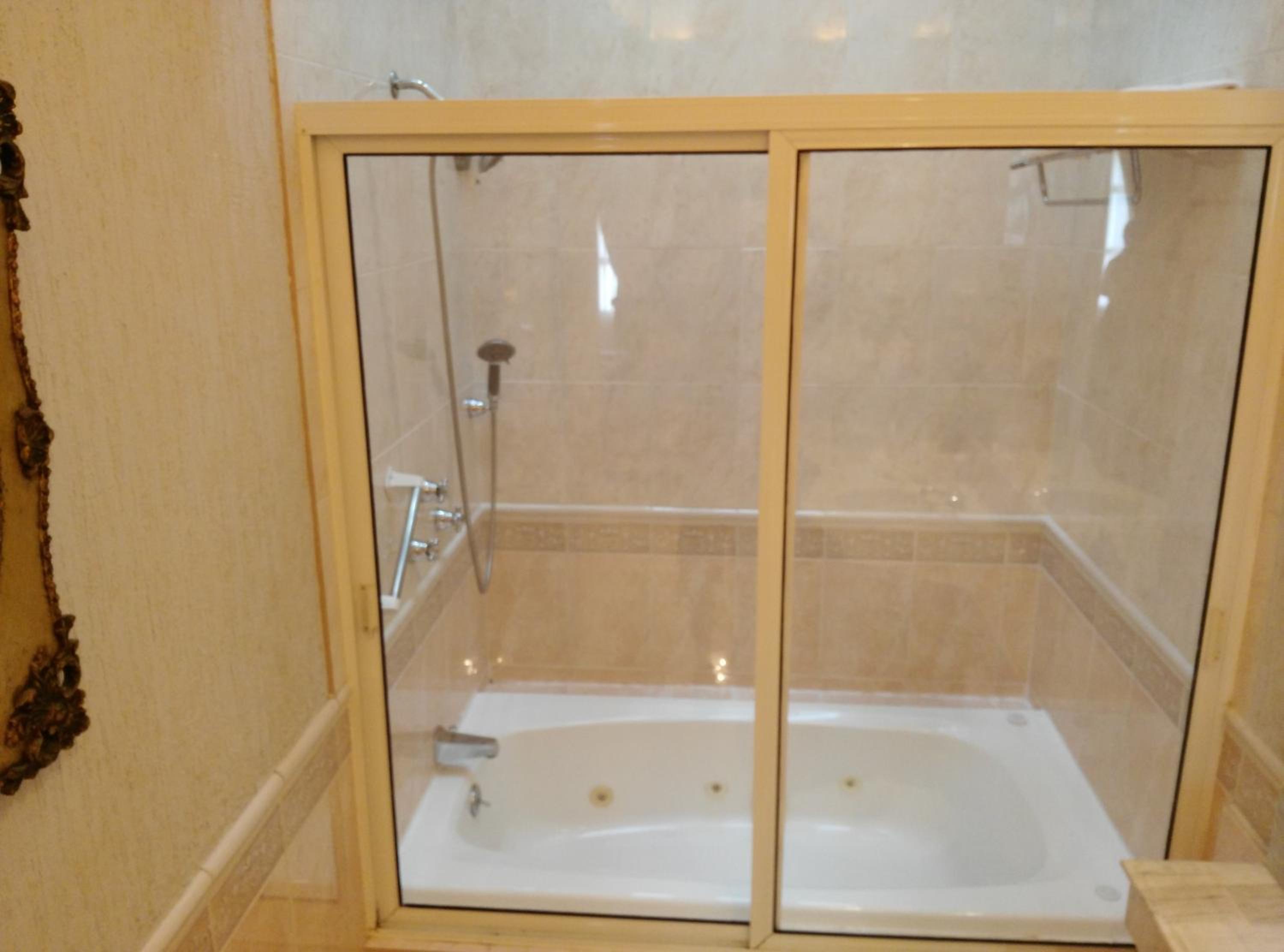Junior Suite with one King Bed & Spa Bath - Garden View - Photo 2