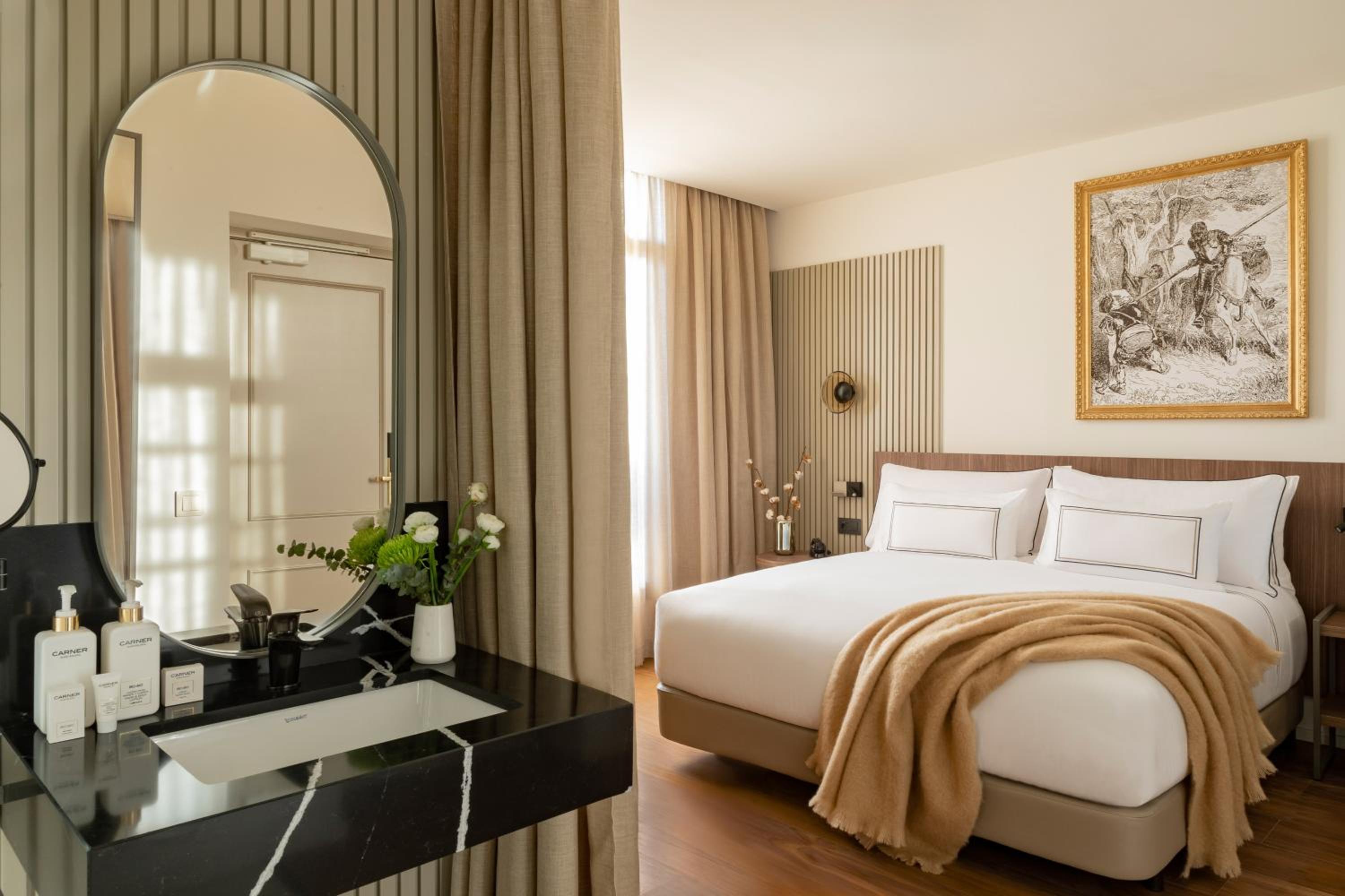 Superior Room City View - Photo 1