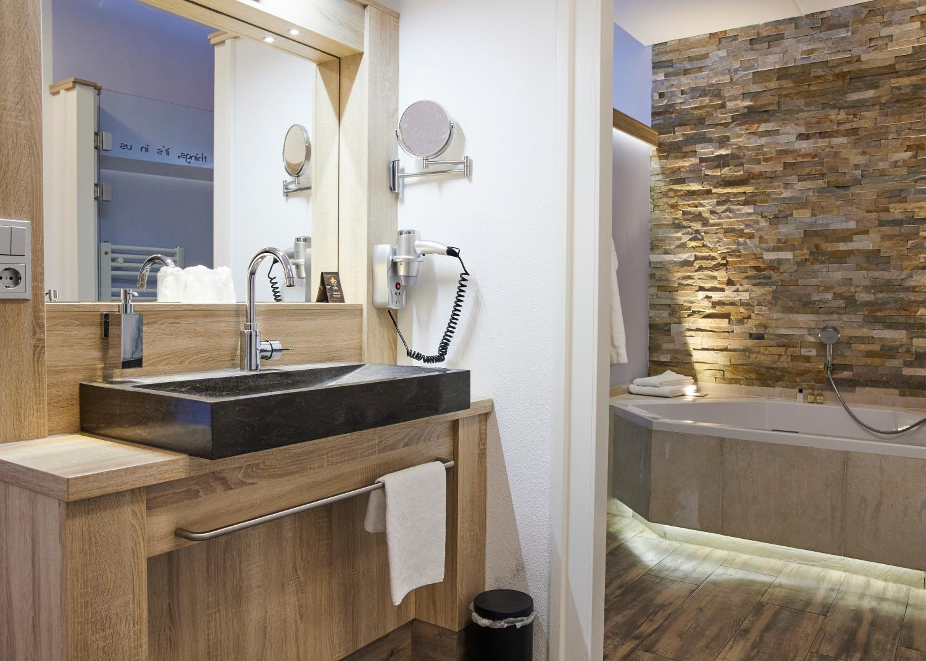 Suite - Photo 2
