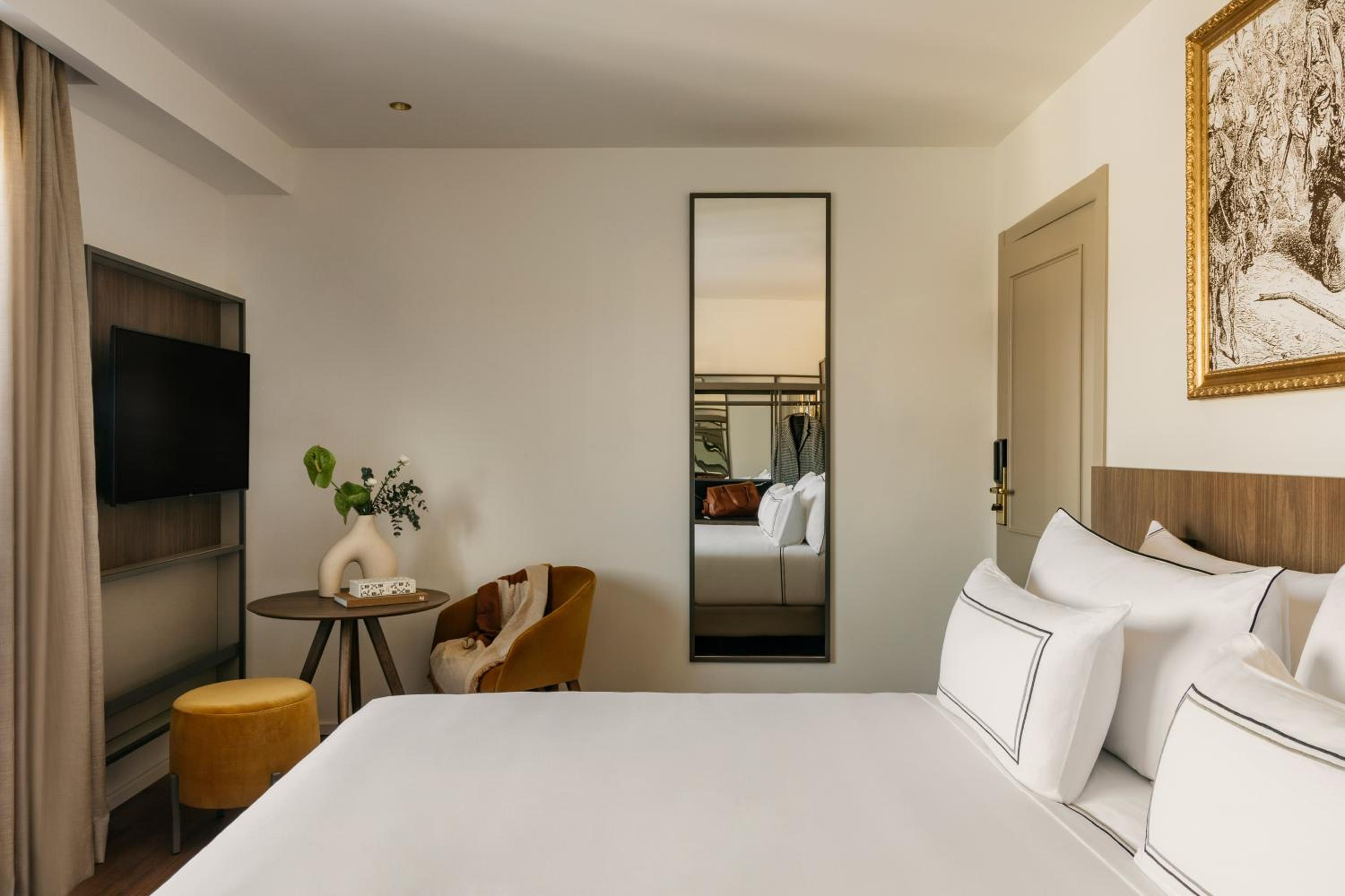 Deluxe Room City View  - Photo 2