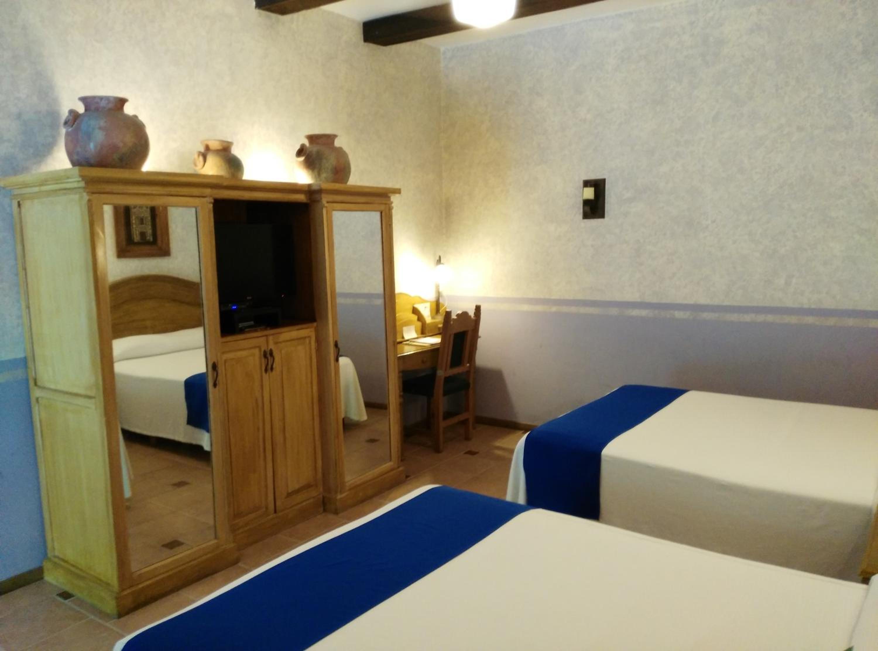 Standard Two Double Beds Room - Photo 5