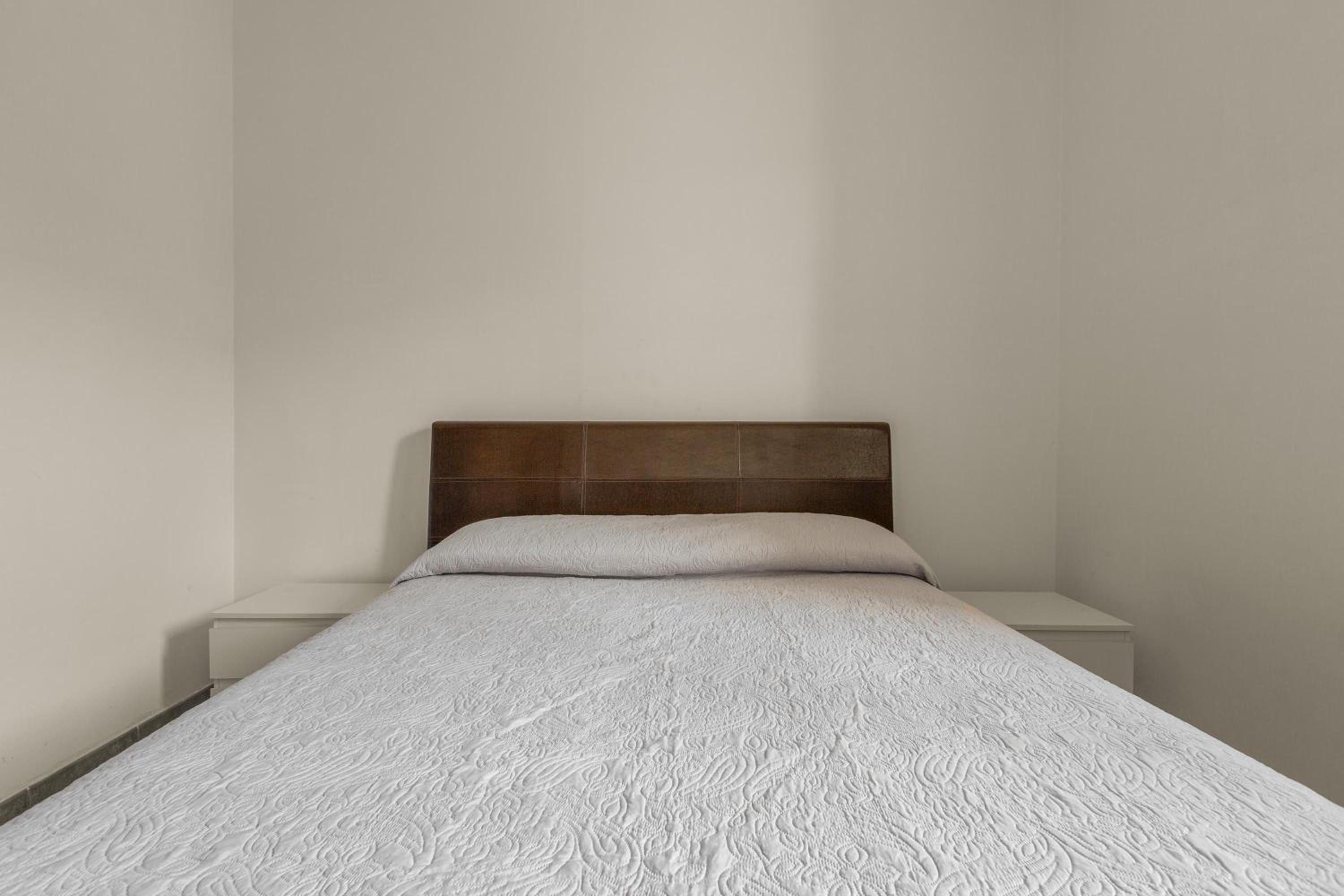 Five-Bedroom House photo 1