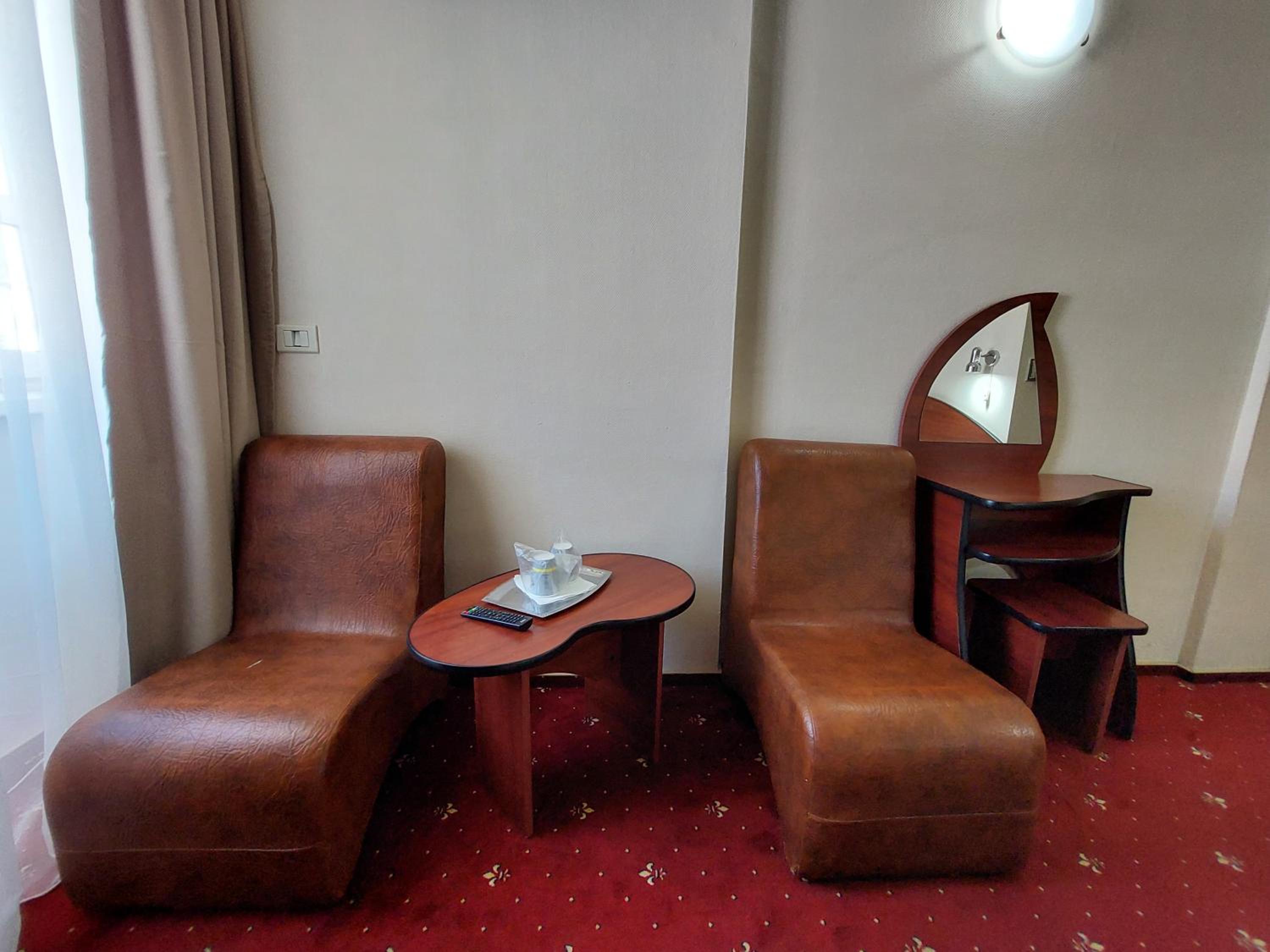 Double Or Twin Room - Photo 9