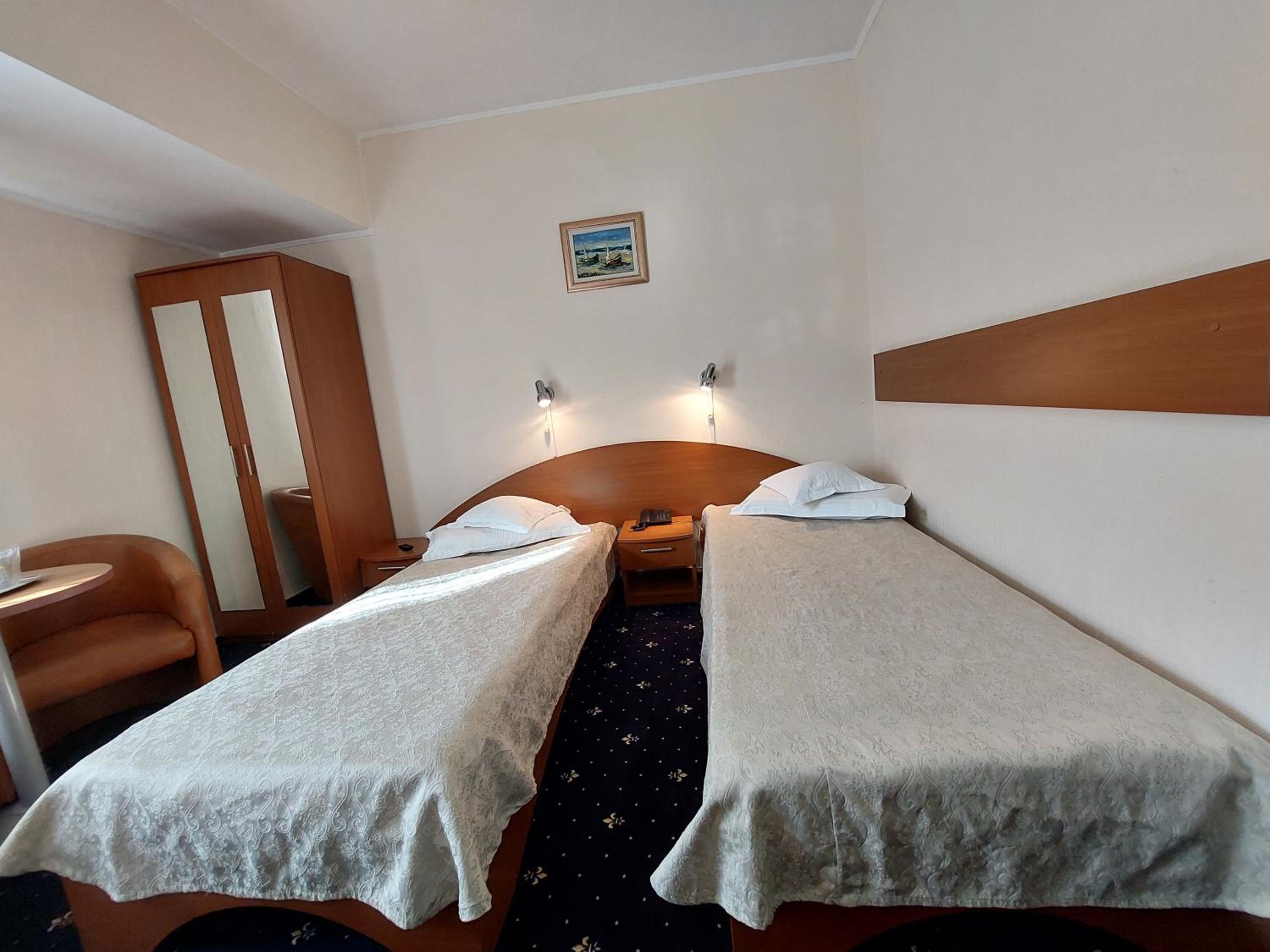 Double Or Twin Room - Photo 10
