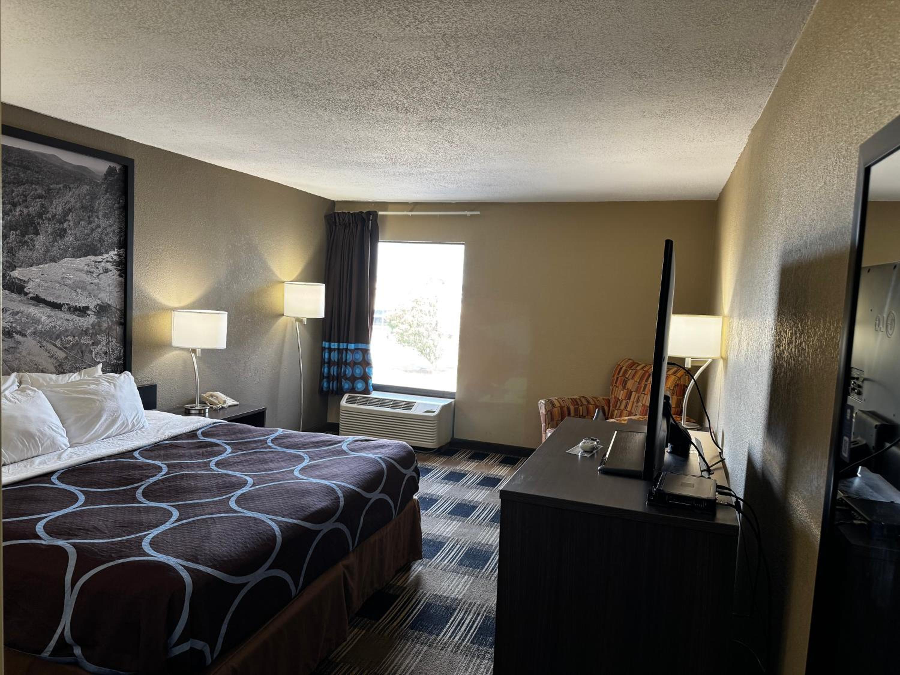 King Room - Non-Smoking photo 3