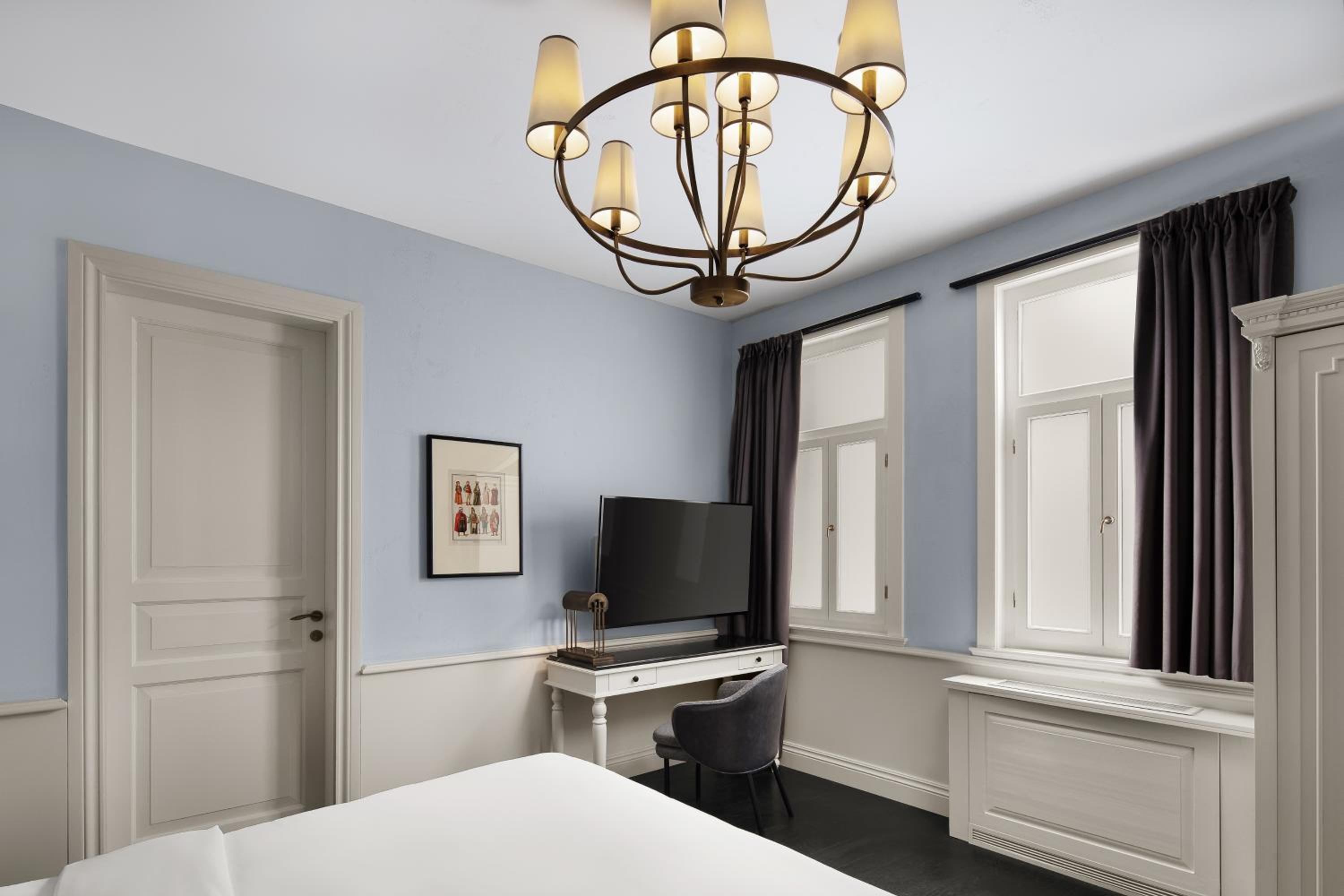 Standard Windowless Queen Room