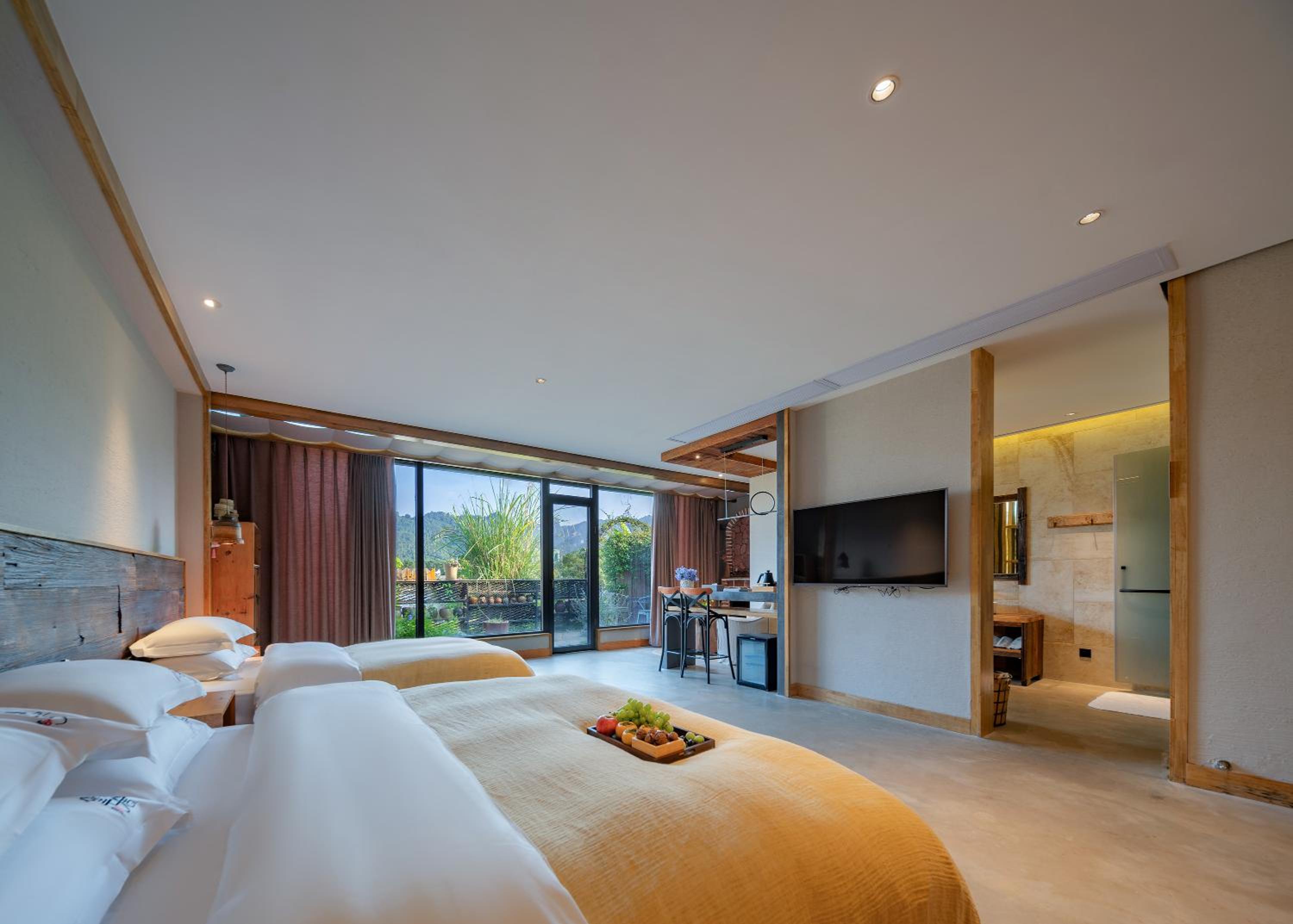 Deluxe Family Room with Terrace photo 2