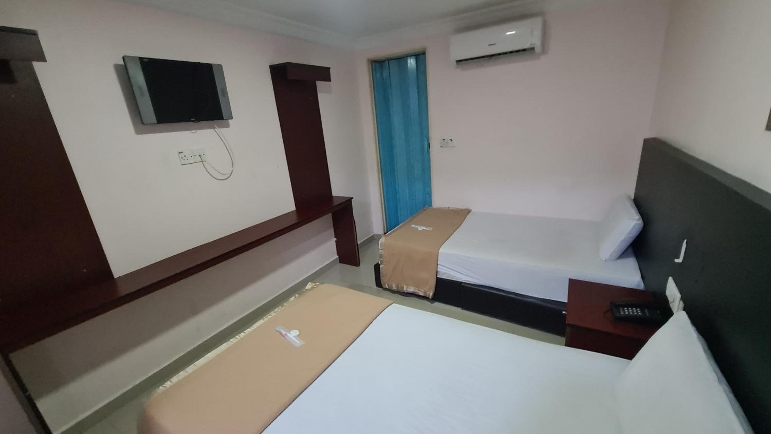 Standard Twin Room - Photo 5