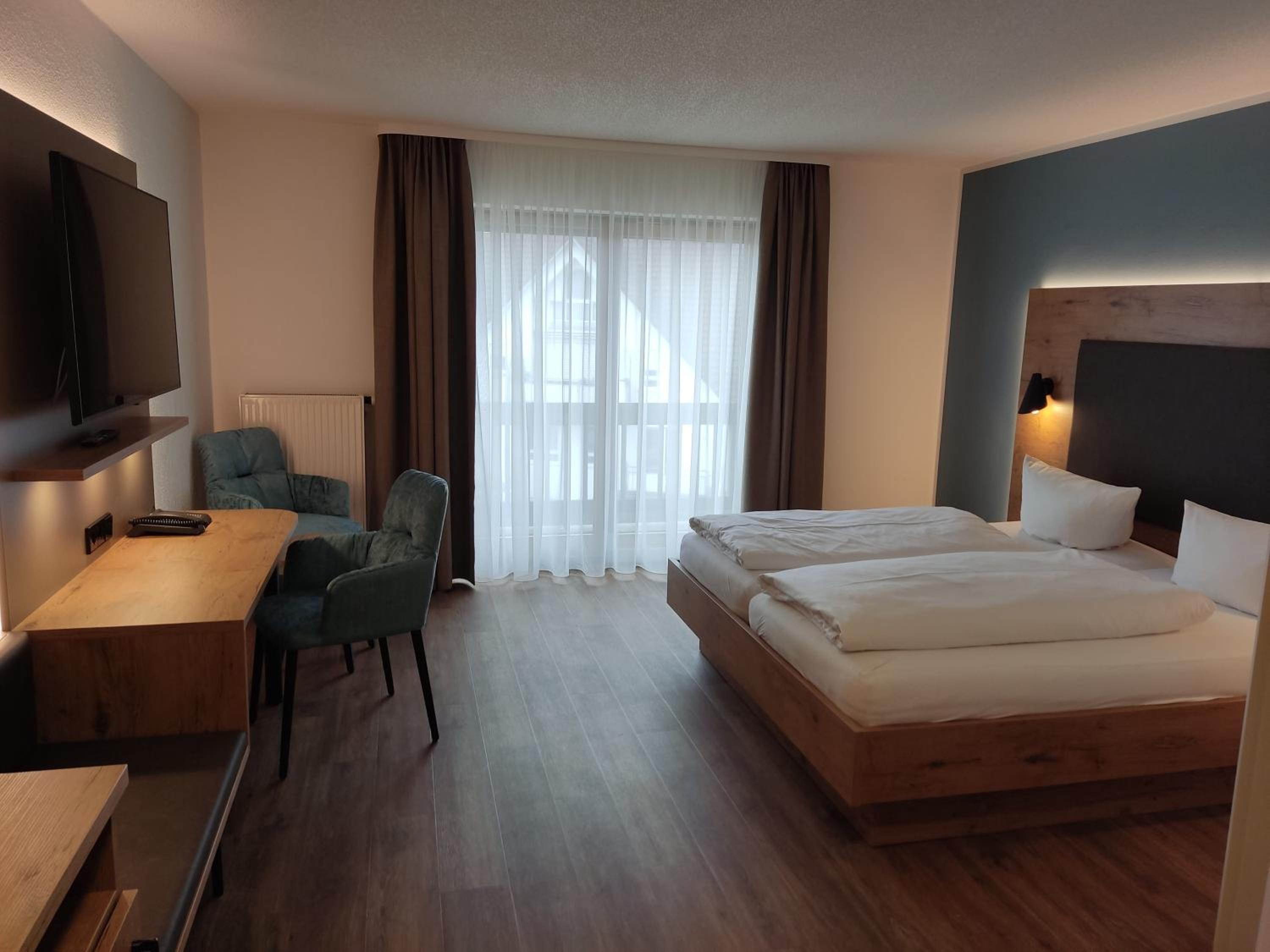 Comfort Double Room with Balcony - Photo 4