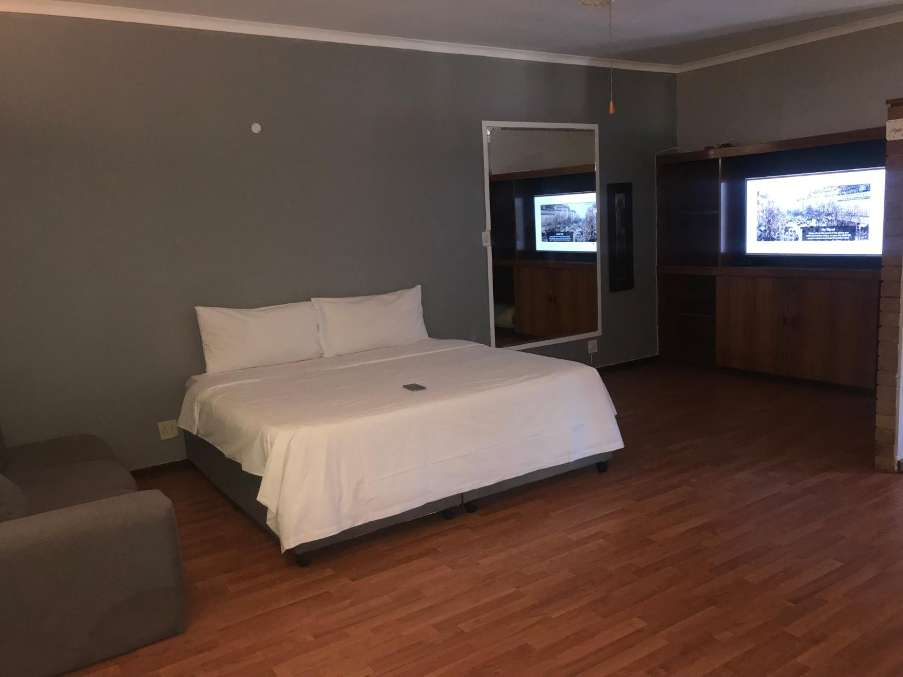Double Room with Park View - Photo 7