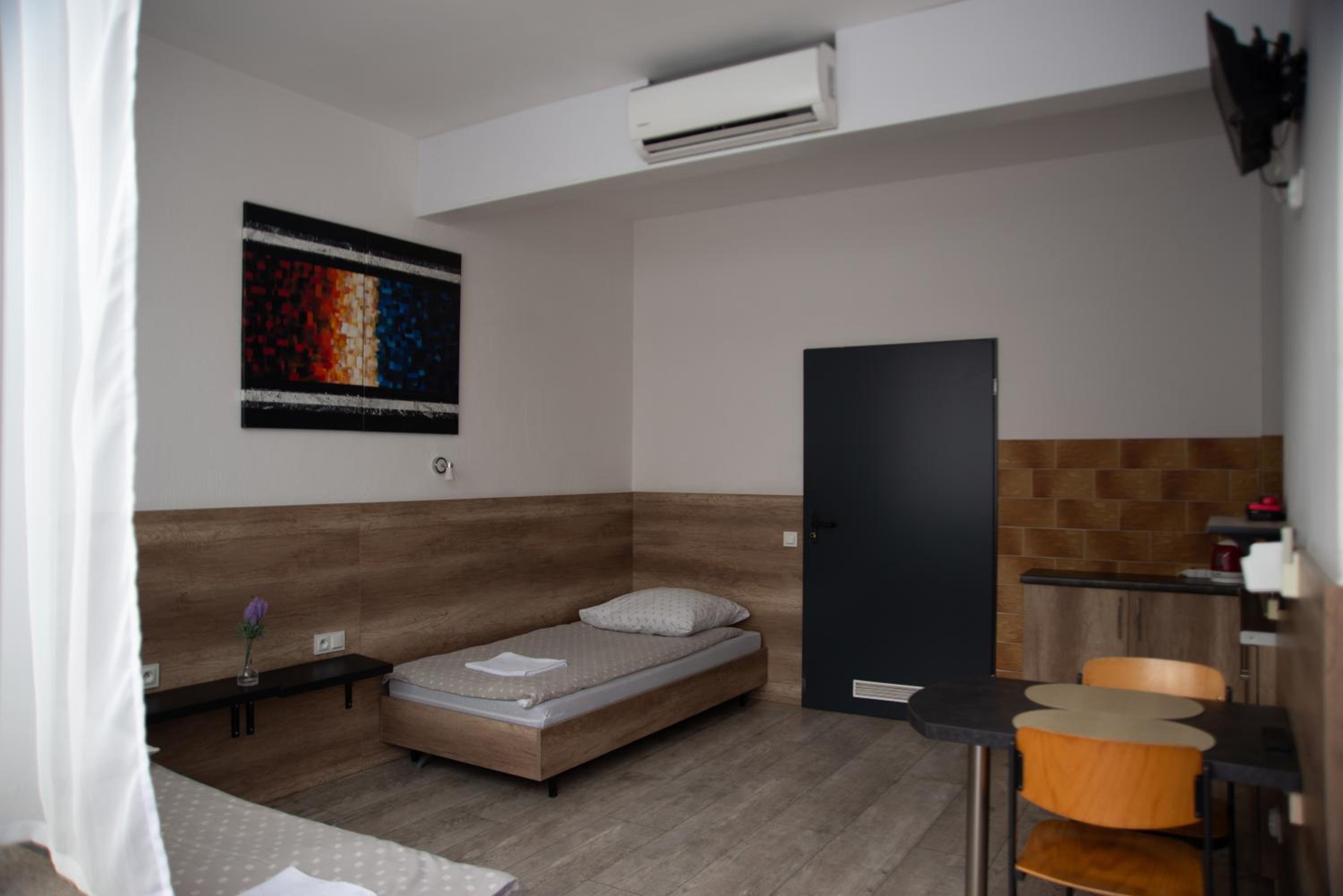 Twin Room - Disability Access - Photo 1