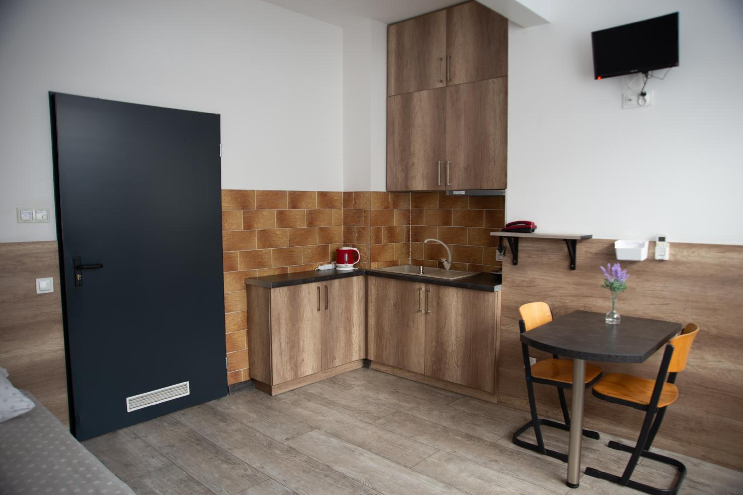 Twin Room - Disability Access - Photo 6