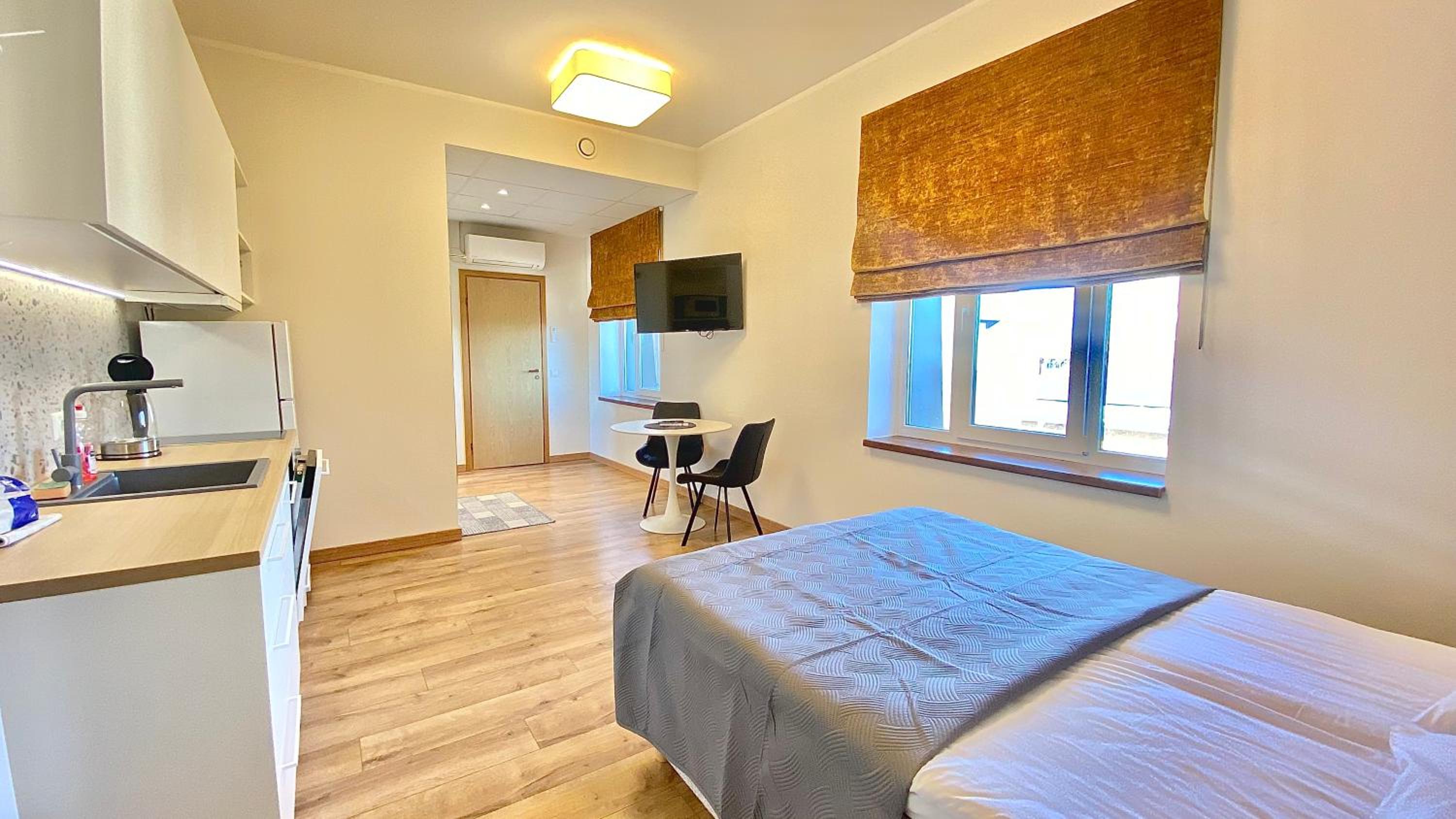 Apartment with Shower - Photo 3
