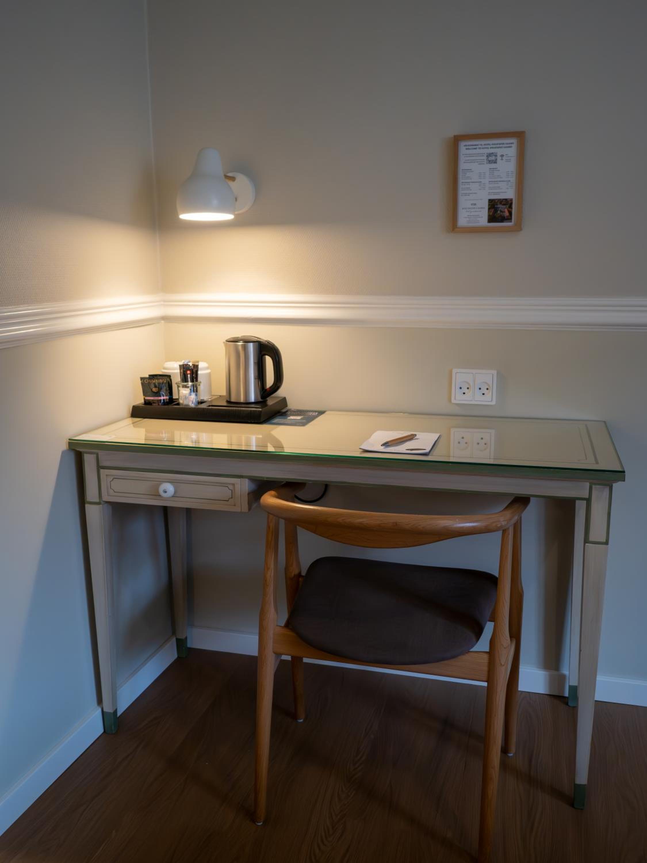 Standard Double Room - Photo 12