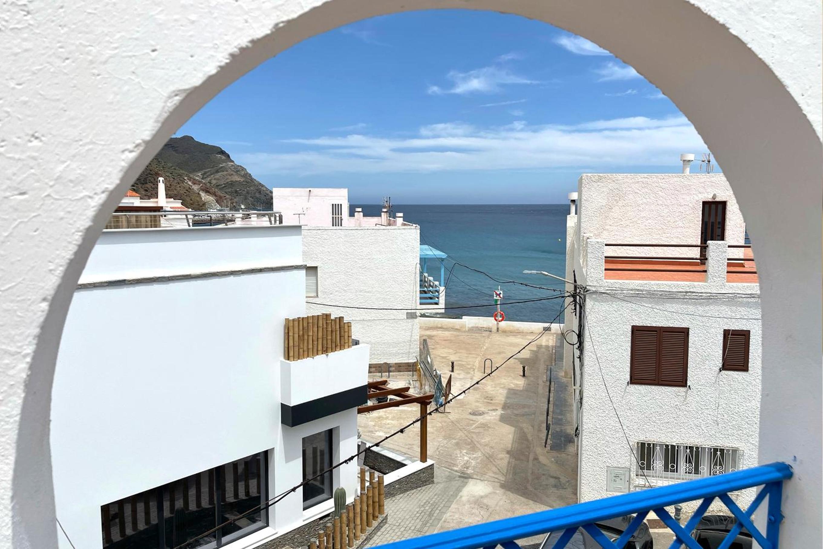 3-bedroom apartment with sea views photo 2