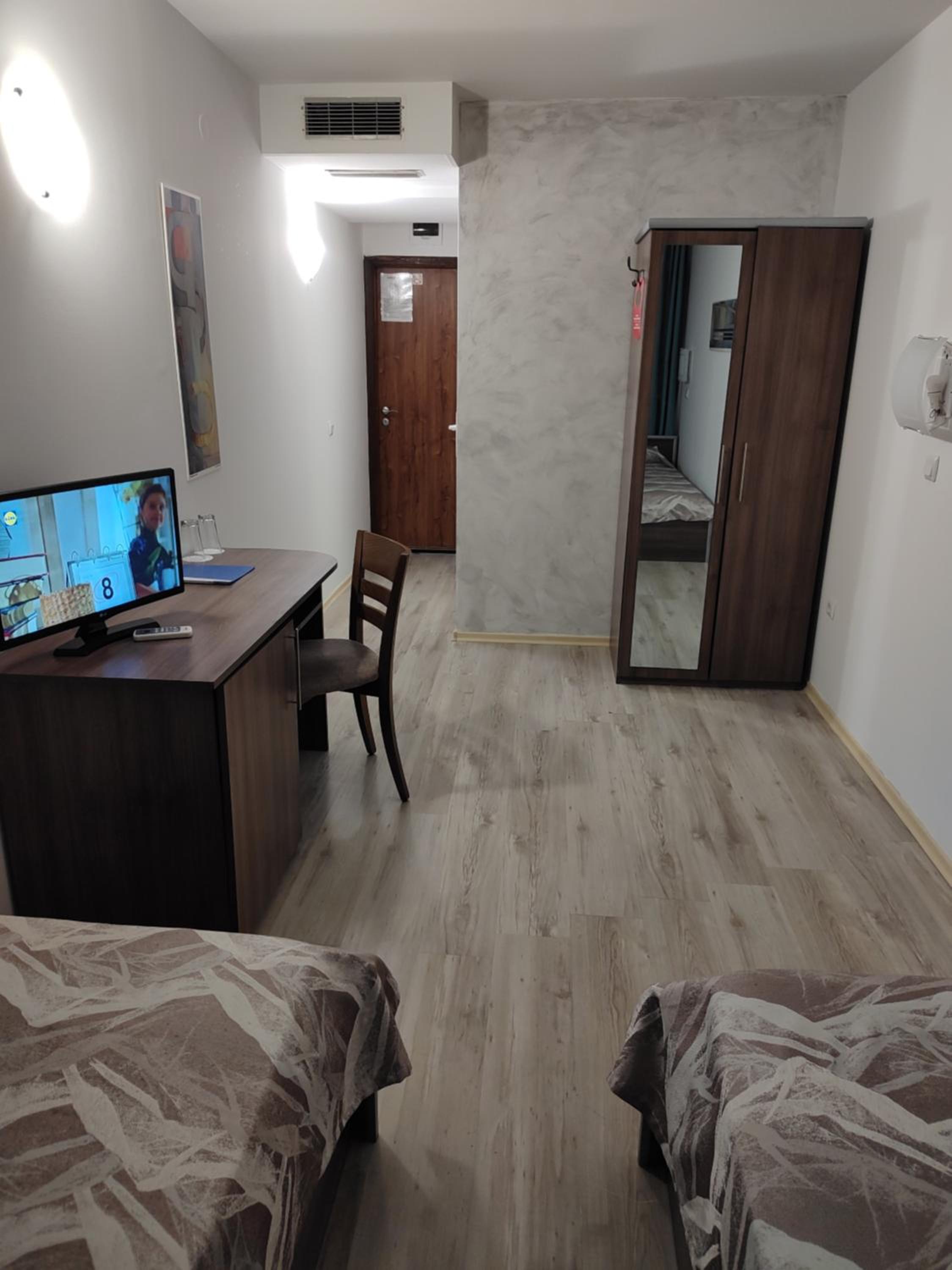 Double or Twin Room - Photo 15