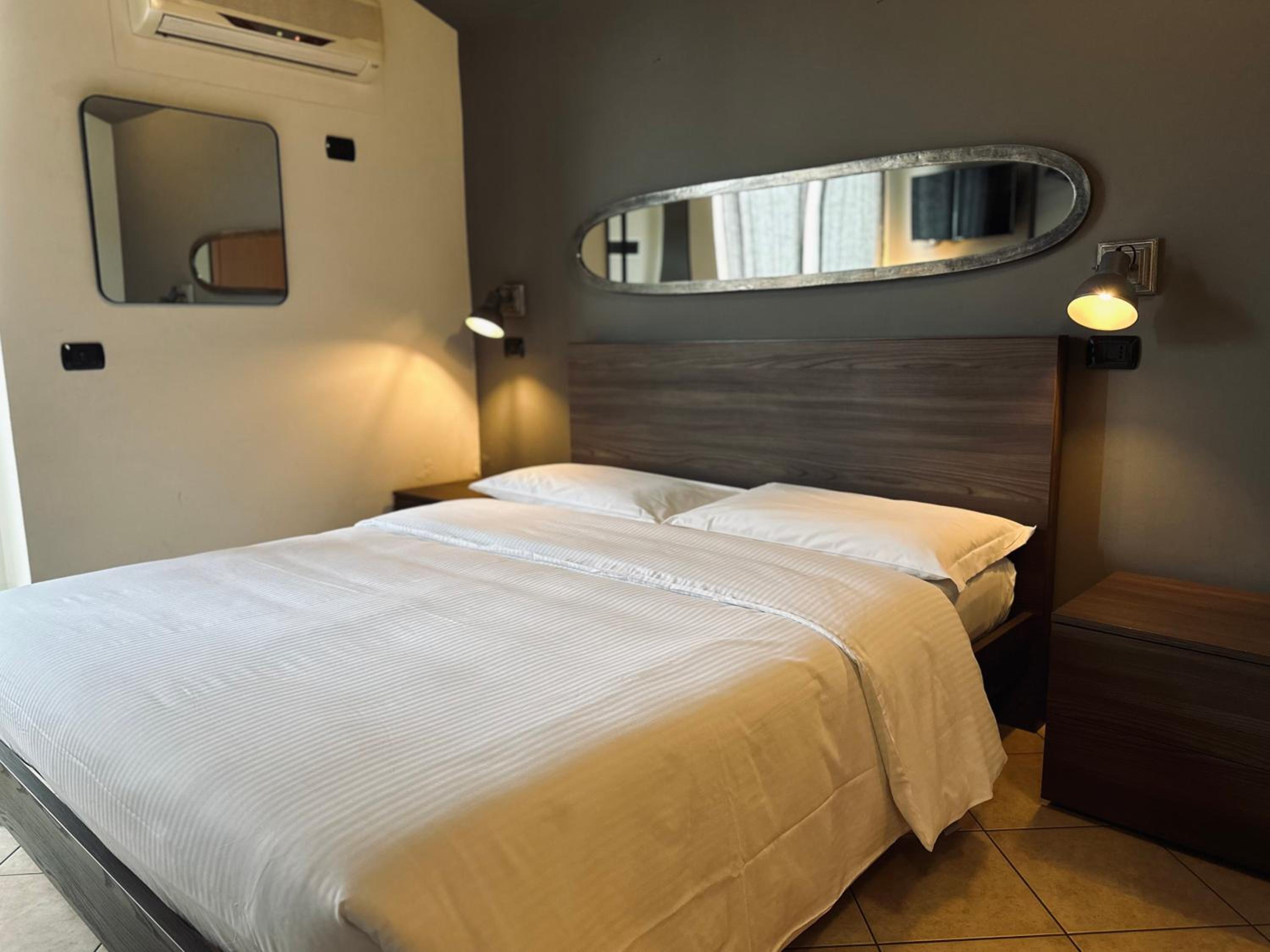Deluxe Double Room with Balcony - Photo 1