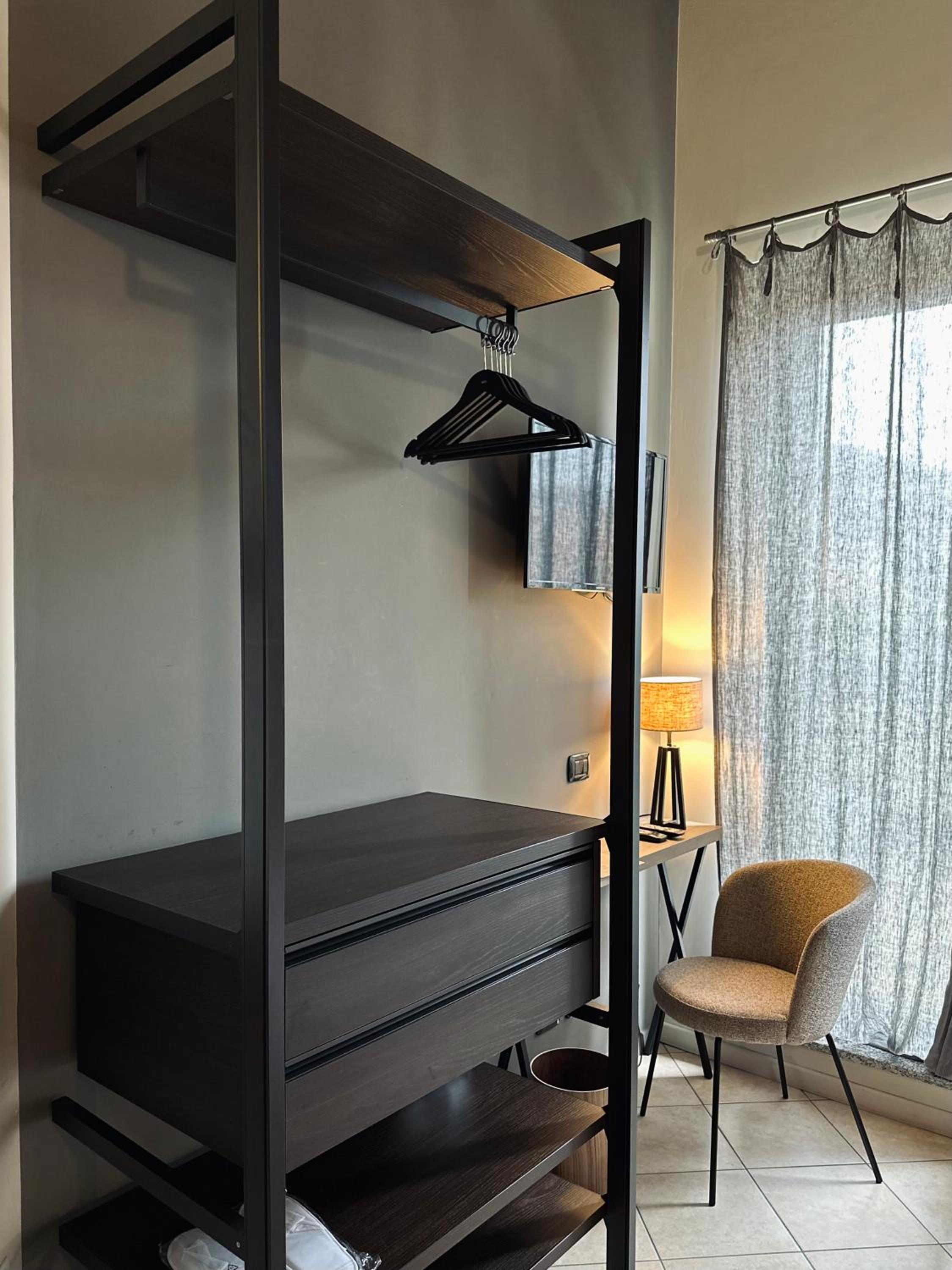 Deluxe Double Room with Balcony - Photo 11