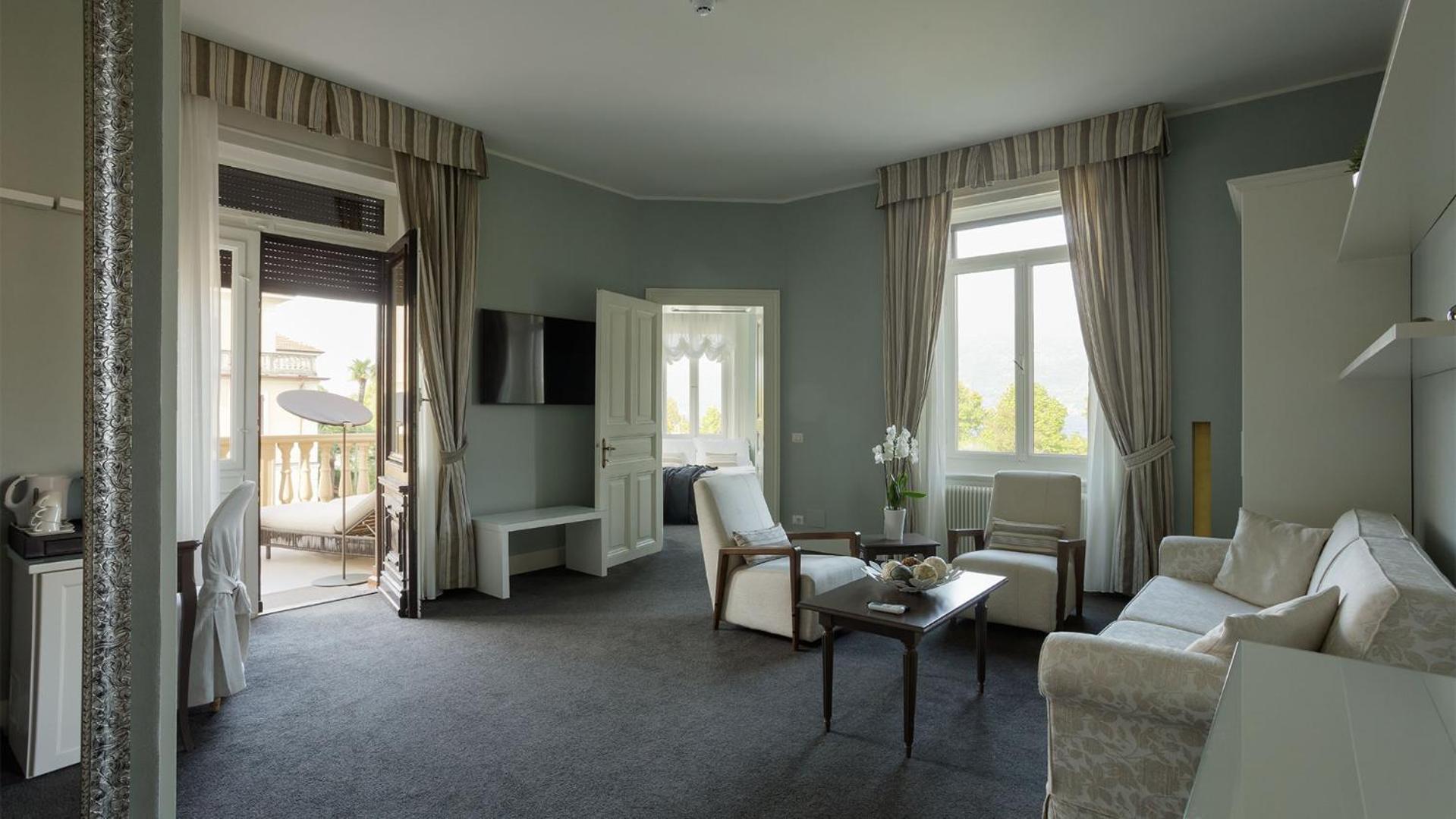 Suite with Lake View
