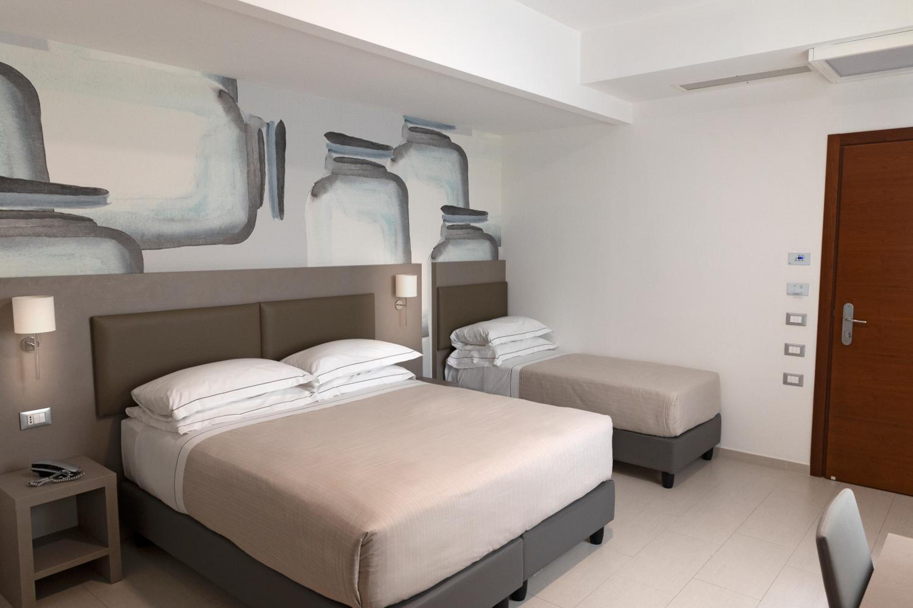Triple Room - Disability Access - Photo 1