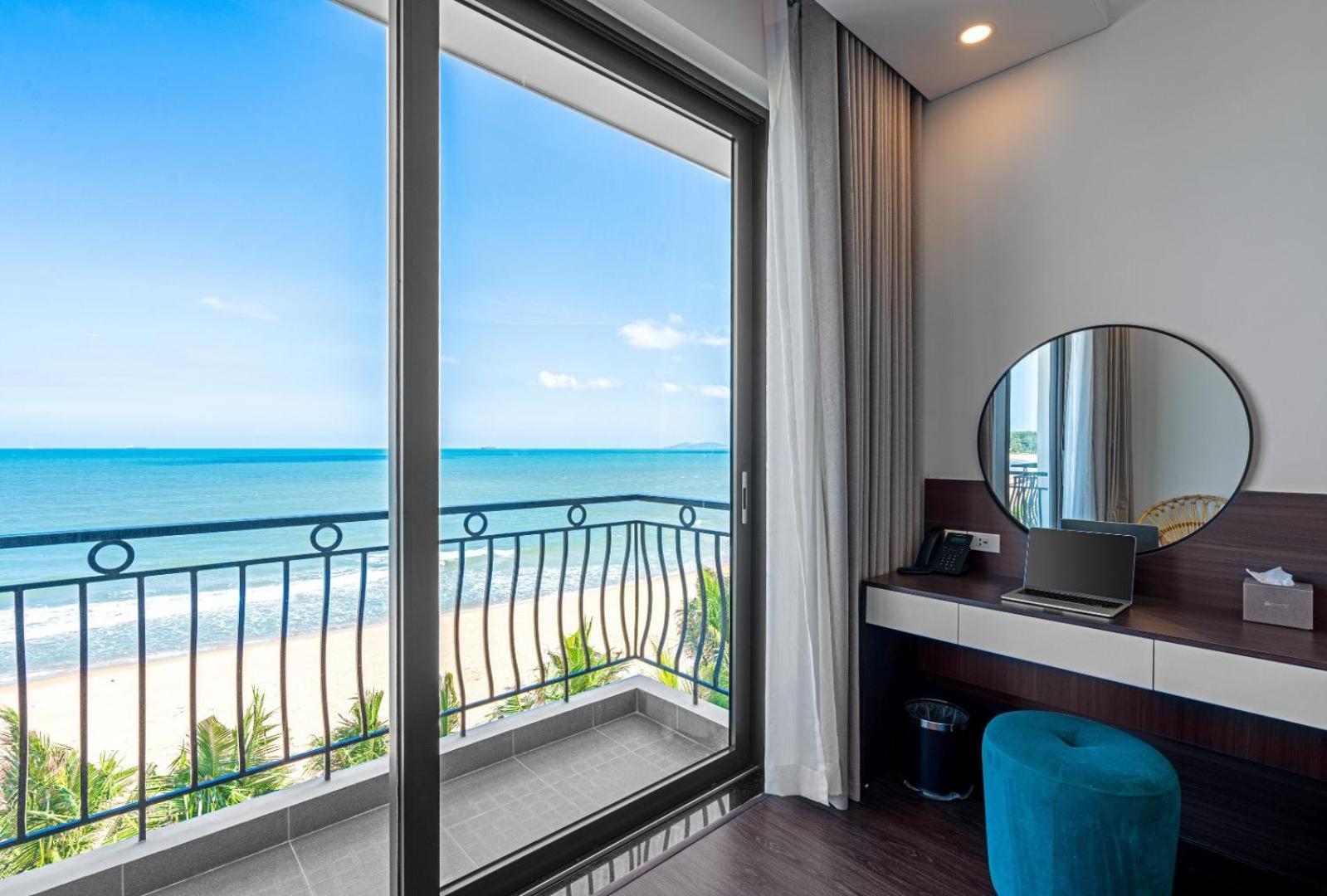 Double Room with Sea View photo 2