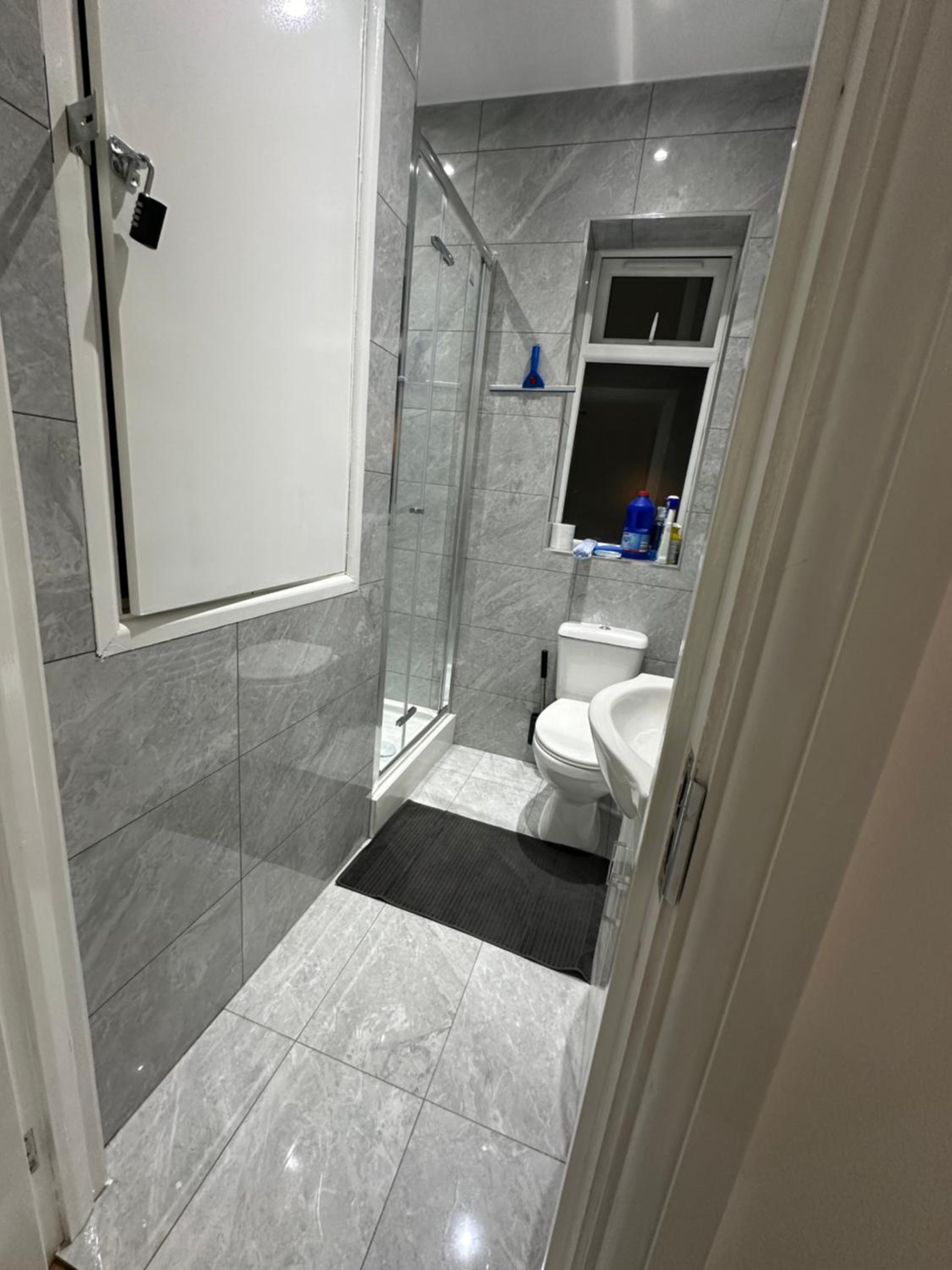 Double Room With Shared Bathroom photo 3
