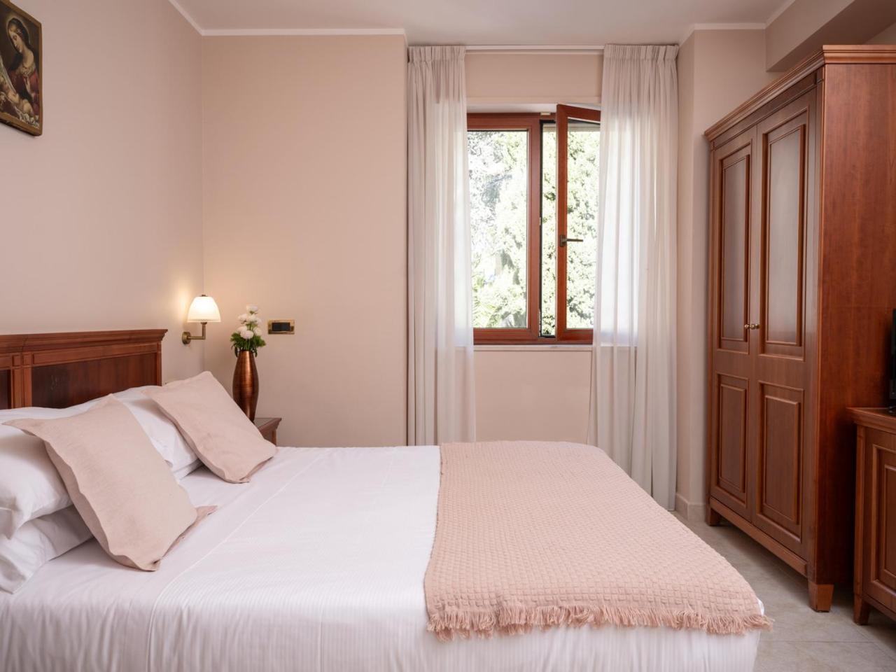Double Room - Photo 23