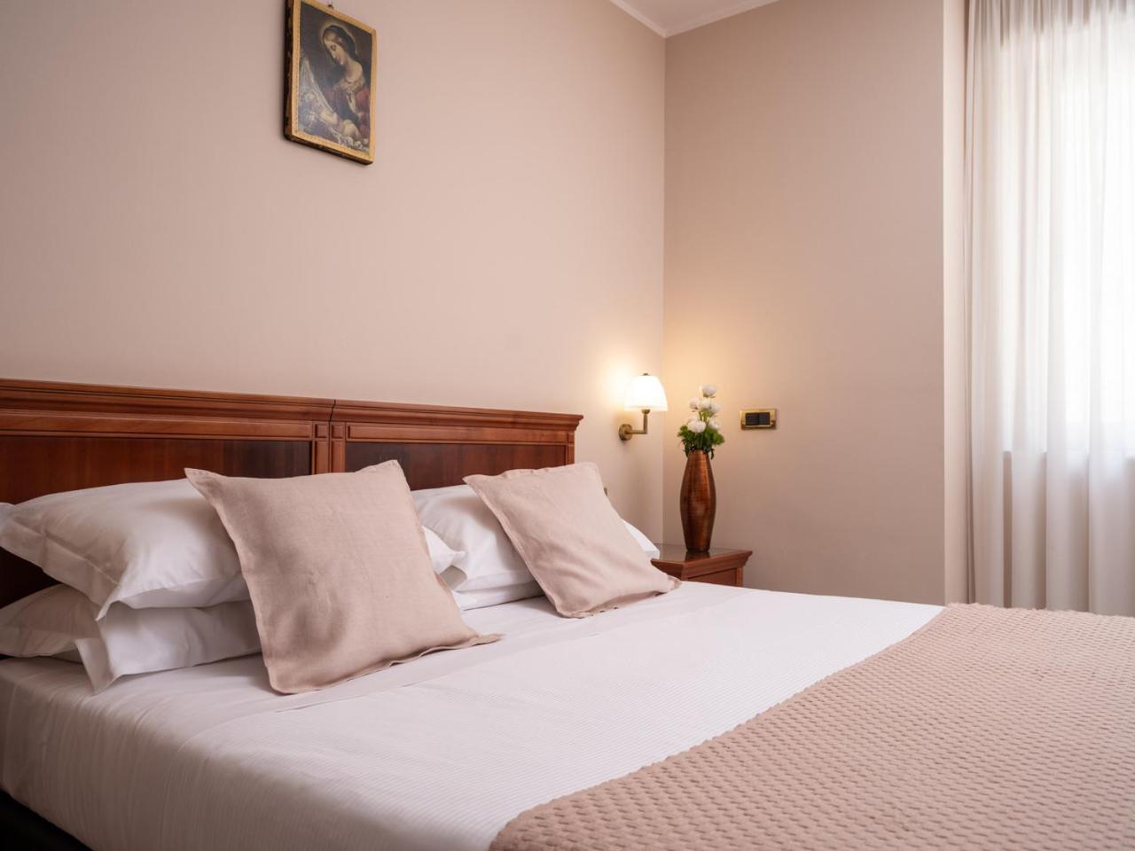 Double Room - Photo 16