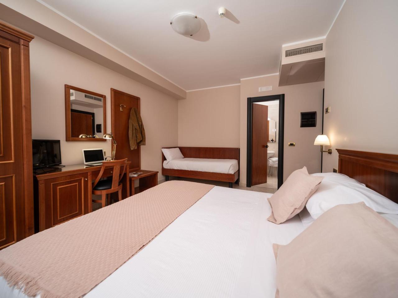 Double Room - Photo 21