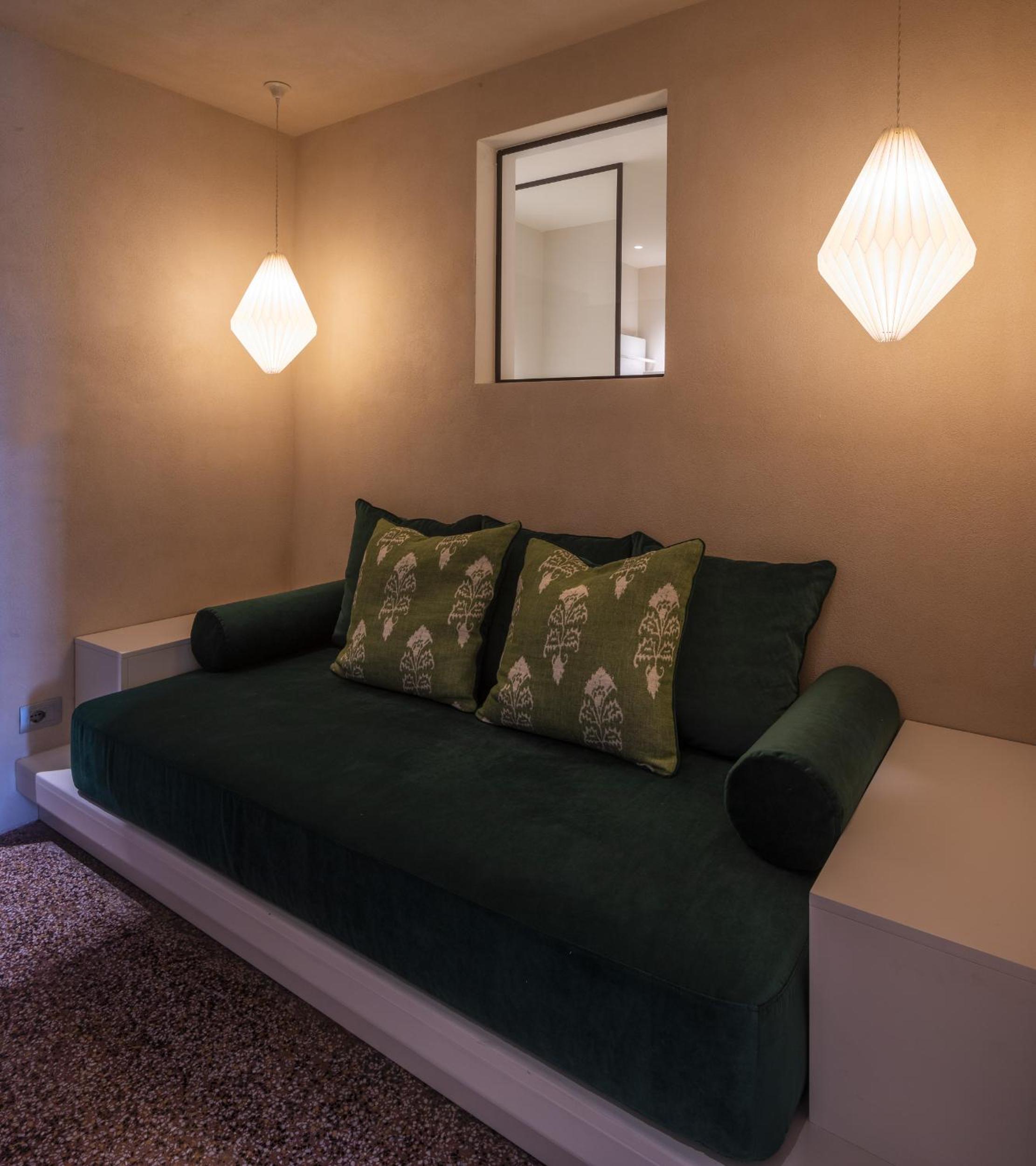Deluxe Suite with Sea View - Photo 2