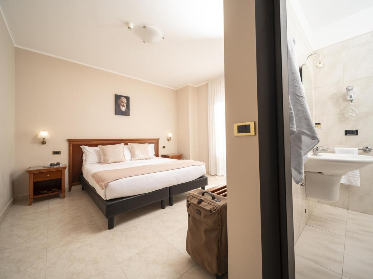 Double Room - Photo 25
