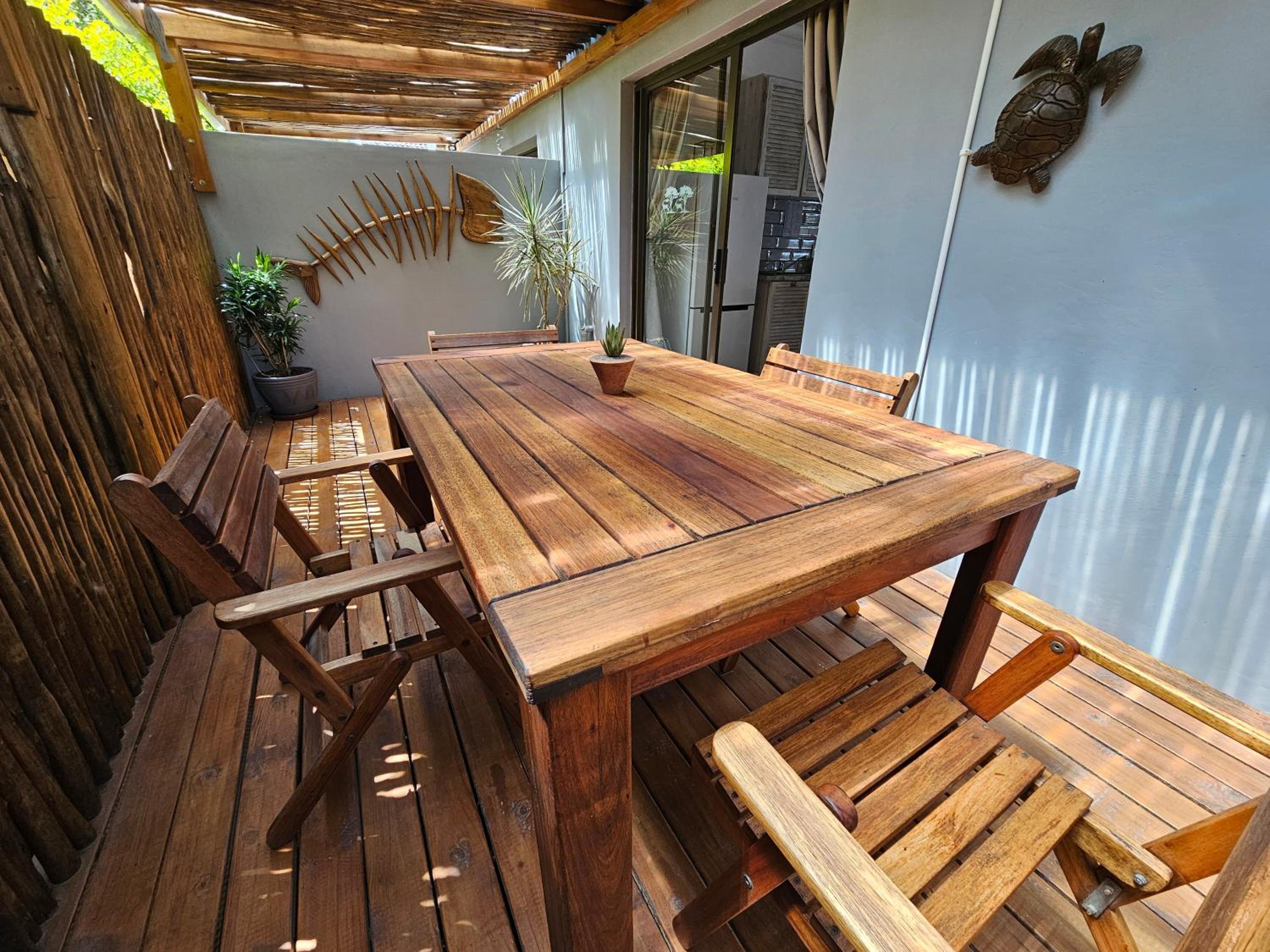 Deluxe Family Suite with Private Patio photo 2