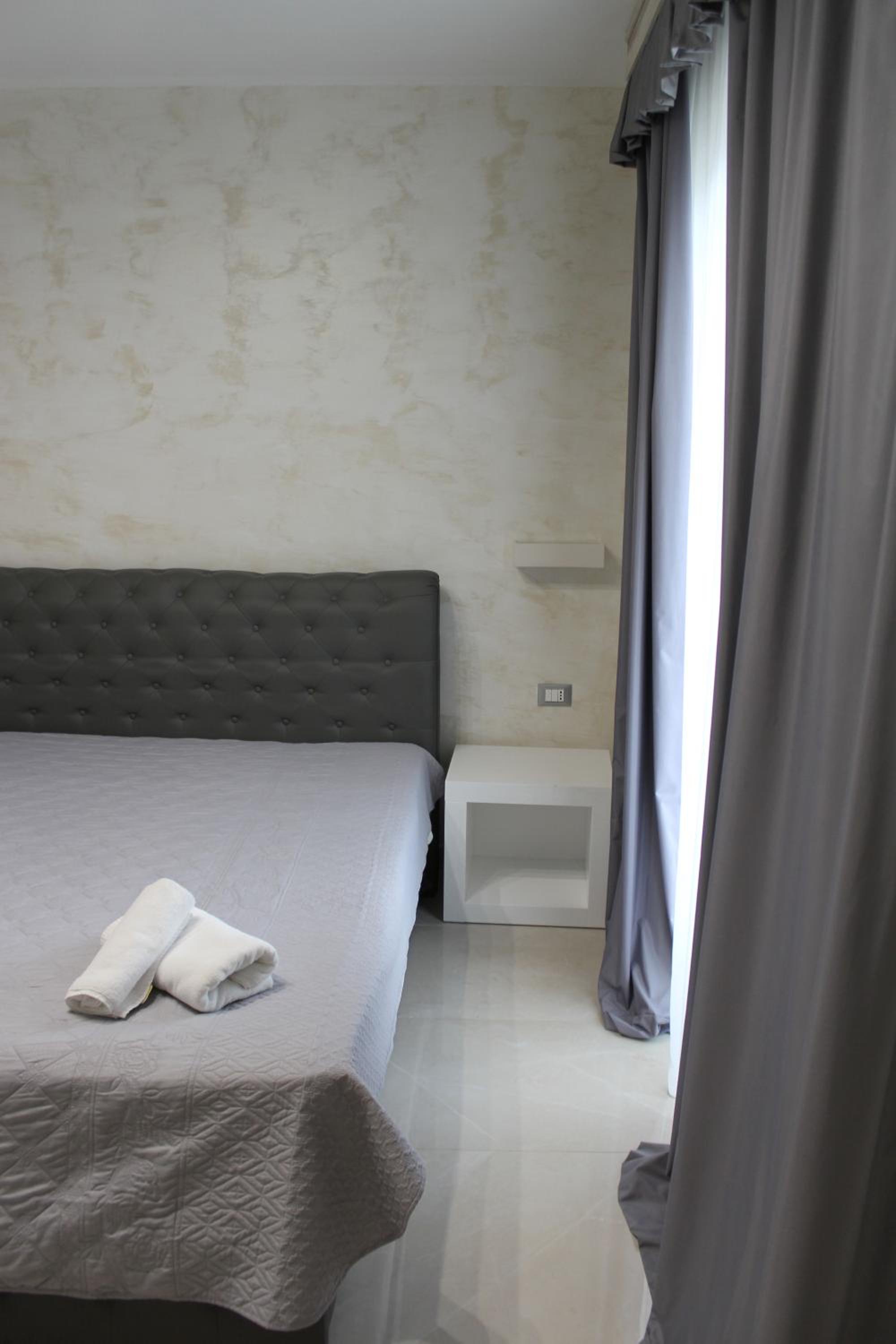 Large Double Room - Annex - Photo 3