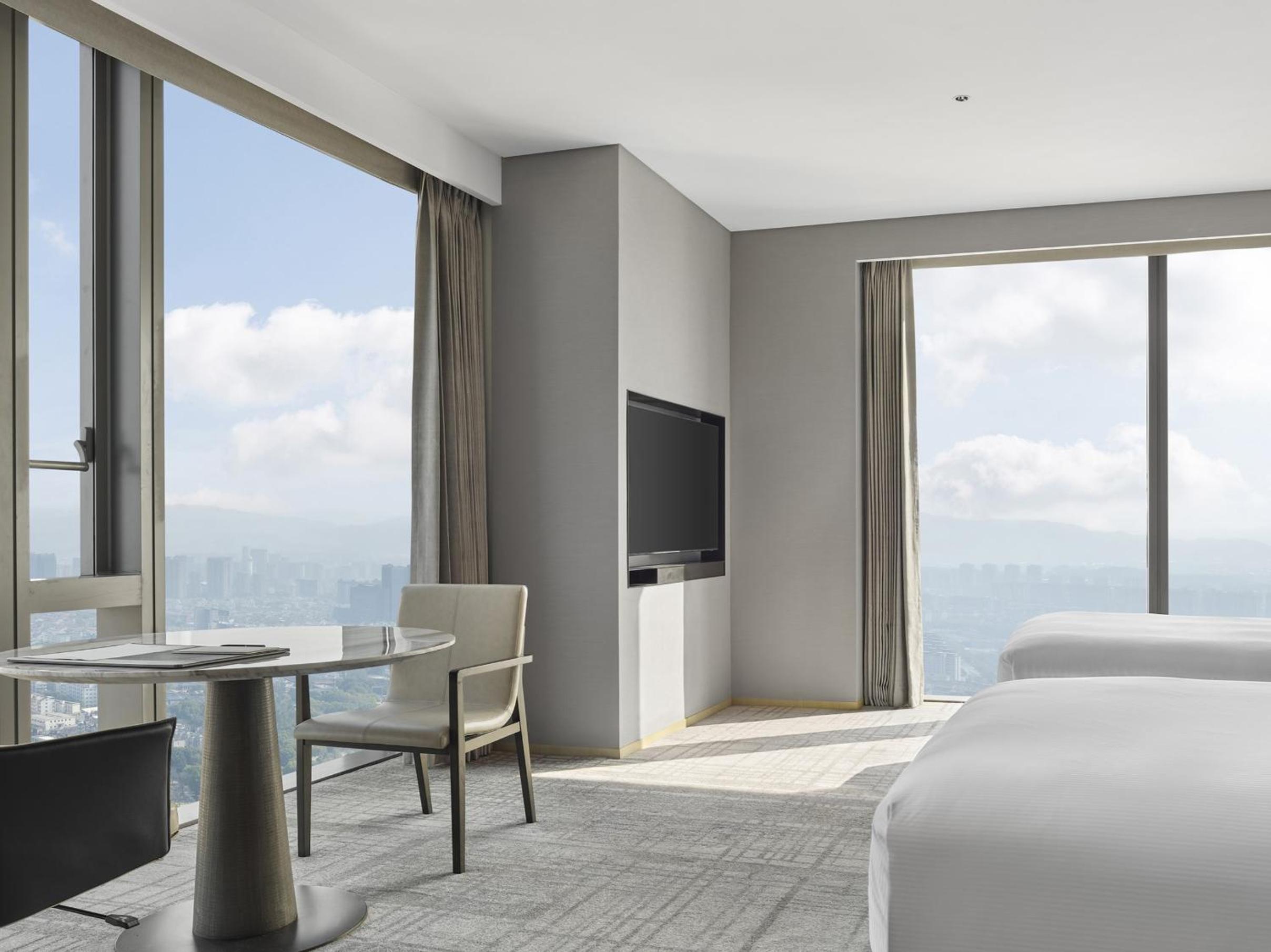 Premium Twin Room - Photo 1