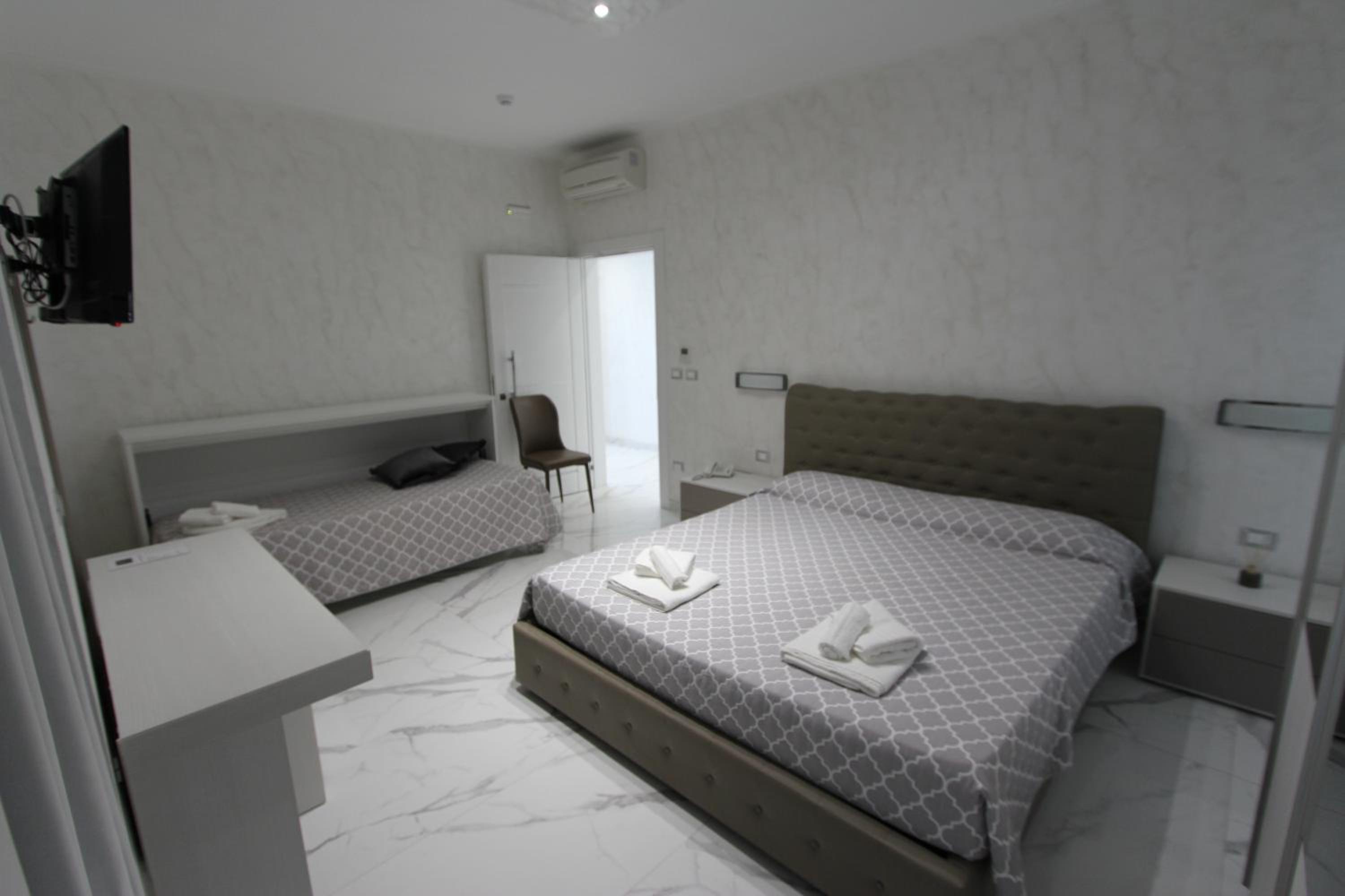 Standard Triple Room - Photo 7