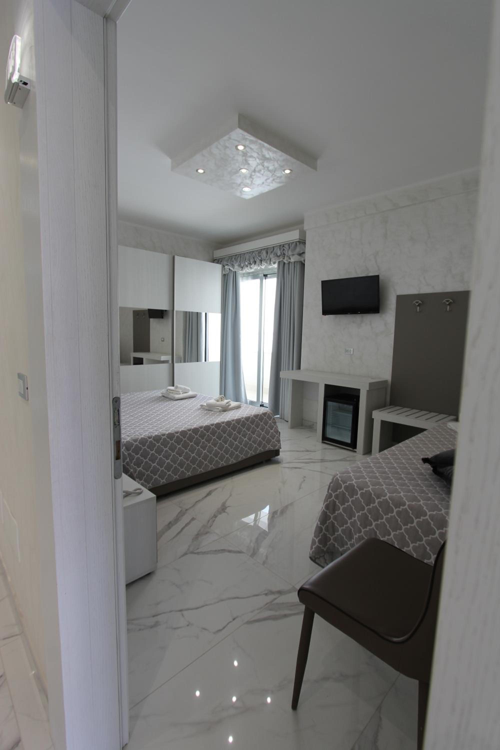Standard Triple Room - Photo 6