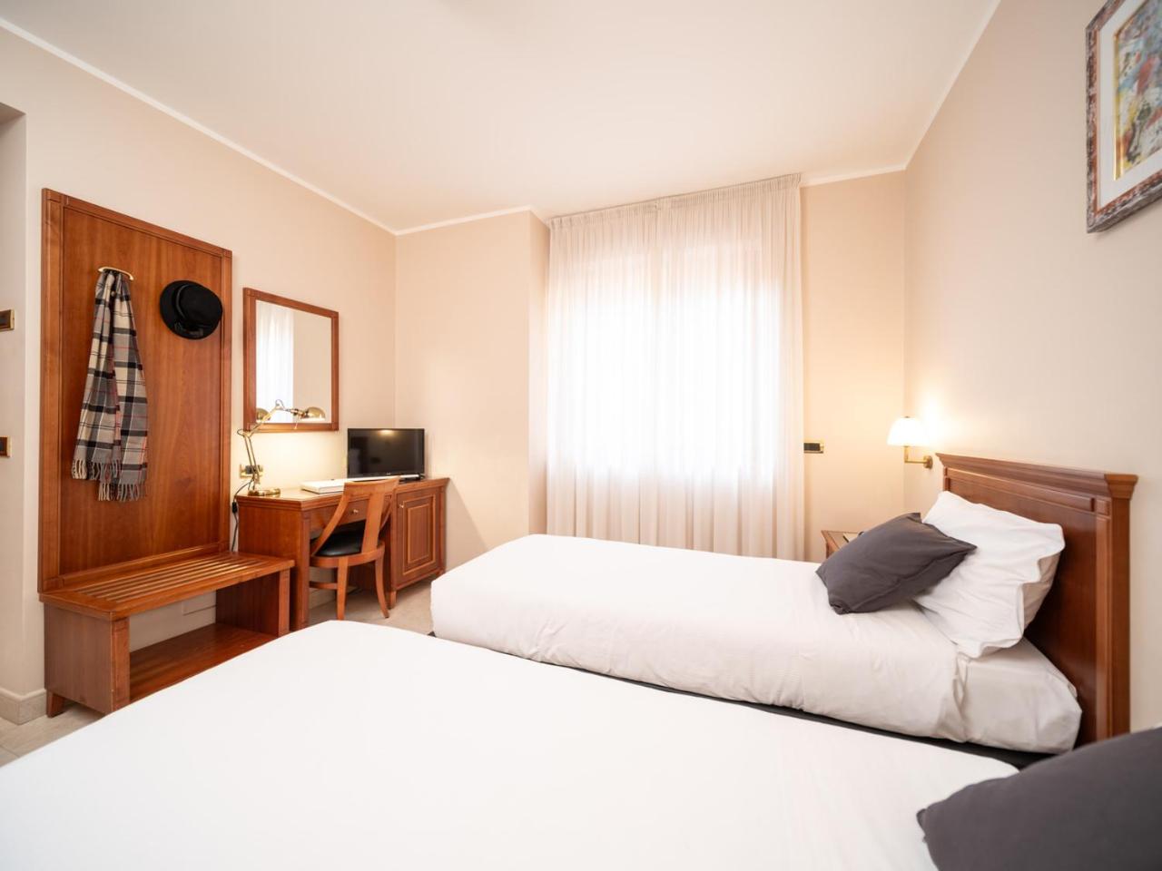 Twin Room - Photo 22