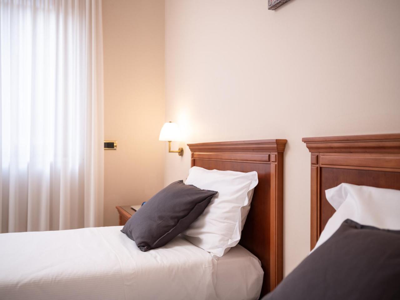 Twin Room - Photo 1