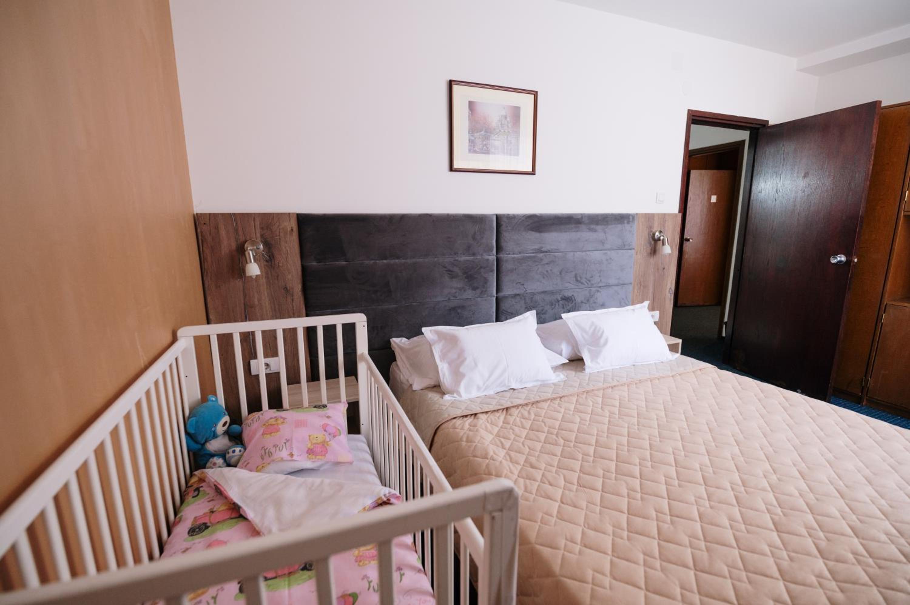 Family Room - Photo 4